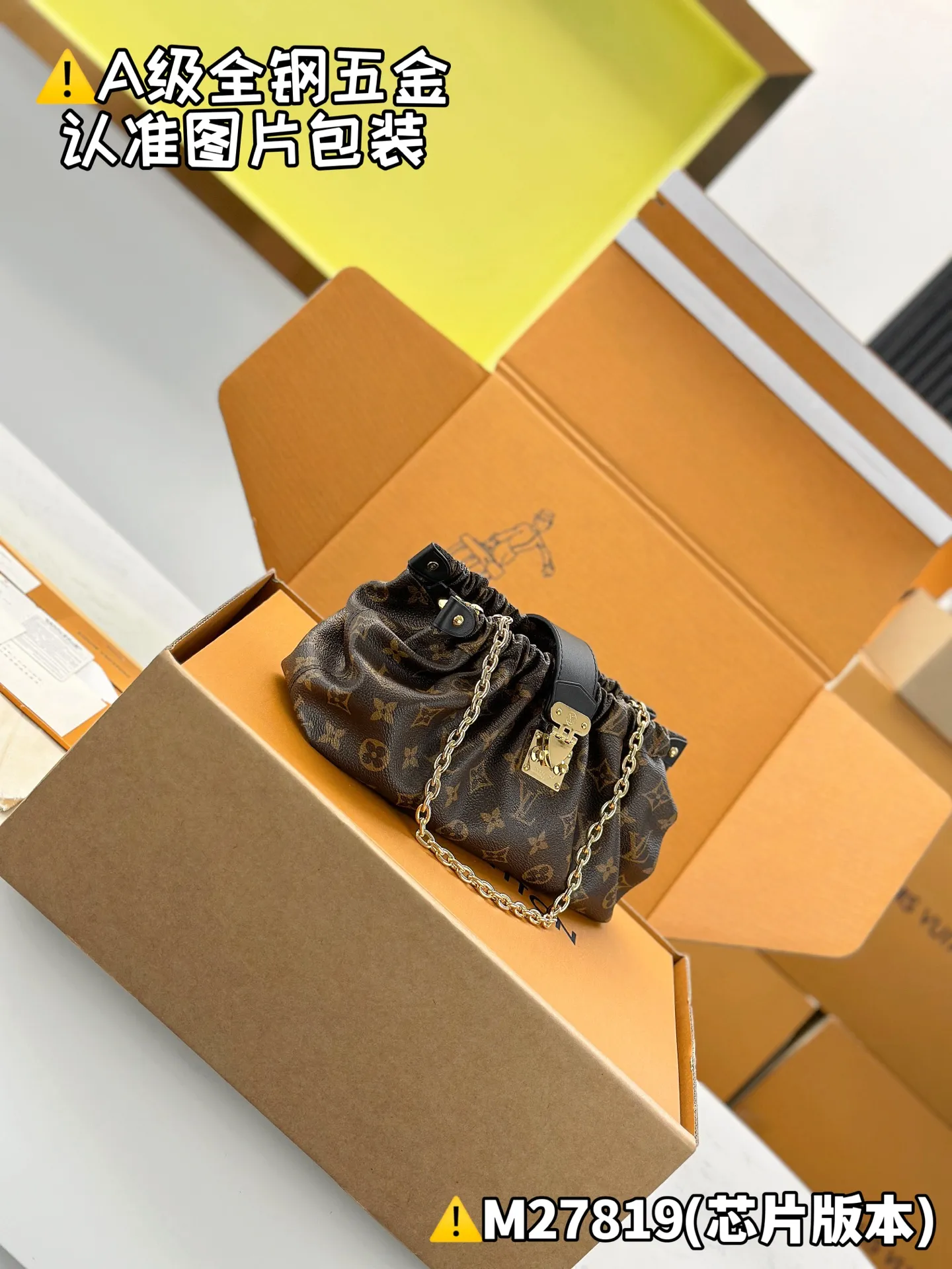 Internal price P1680 [Special grade MB high-elastic fabric] POCHETTE SLING small handbag Model: M27819 Material: A+ grade all-steel hardware, imported high-elastic fabric Packaging: Full set of special grade duty-free MB packaging Dimensions: 16 x 11 x 30 cm (height x width x length)