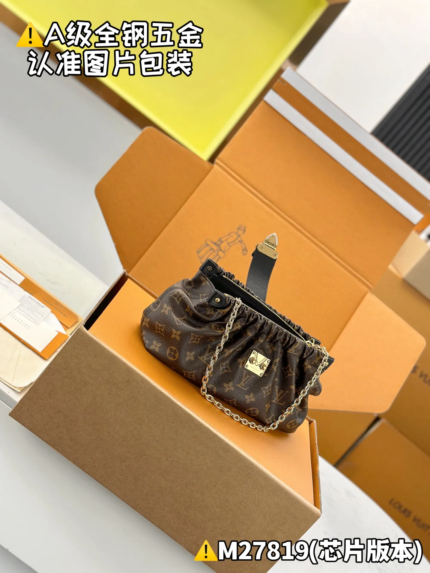 Internal price P1680 [Special grade MB high-elastic fabric] POCHETTE SLING small handbag Model: M27819 Material: A+ grade all-steel hardware, imported high-elastic fabric Packaging: Full set of special grade duty-free MB packaging Dimensions: 16 x 11 x 30 cm (height x width x length)