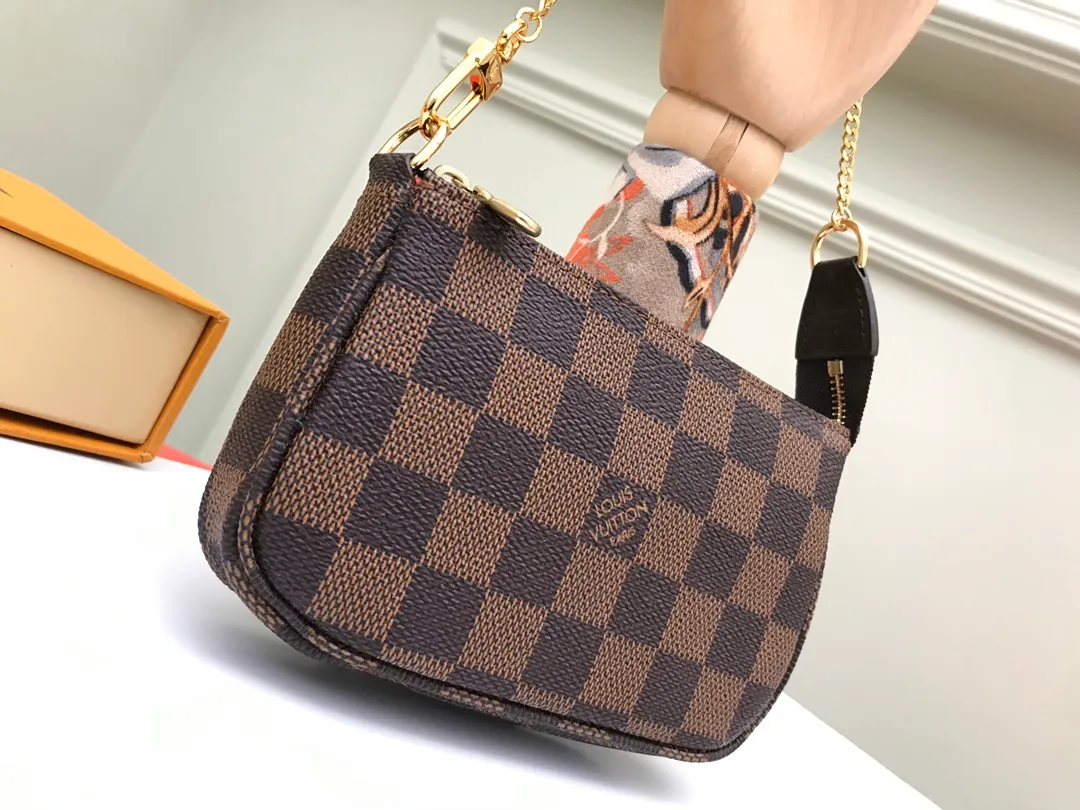 Factory price 240 [Top original order] N58009 Brown 👏👏 This accessory bag opens with a zipper and comes with a gold chain, which can be attached to the D-ring on most Louis Vuitton handbags. Size: 15.5x10.5x4.0cm, packaging: with box