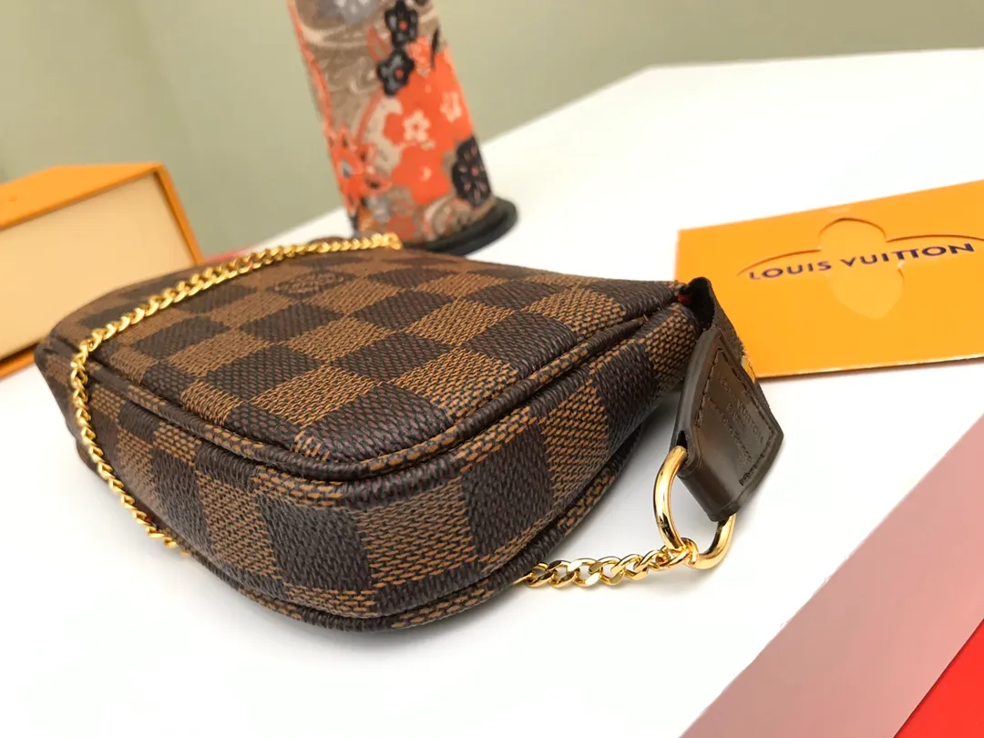 Factory price 240 [Top original order] N58009 Brown 👏👏 This accessory bag opens with a zipper and comes with a gold chain, which can be attached to the D-ring on most Louis Vuitton handbags. Size: 15.5x10.5x4.0cm, packaging: with box
