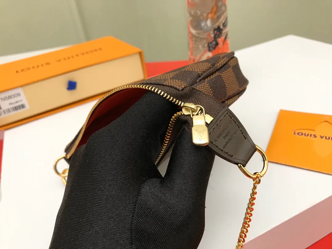 Factory price 240 [Top original order] N58009 Brown 👏👏 This accessory bag opens with a zipper and comes with a gold chain, which can be attached to the D-ring on most Louis Vuitton handbags. Size: 15.5x10.5x4.0cm, packaging: with box