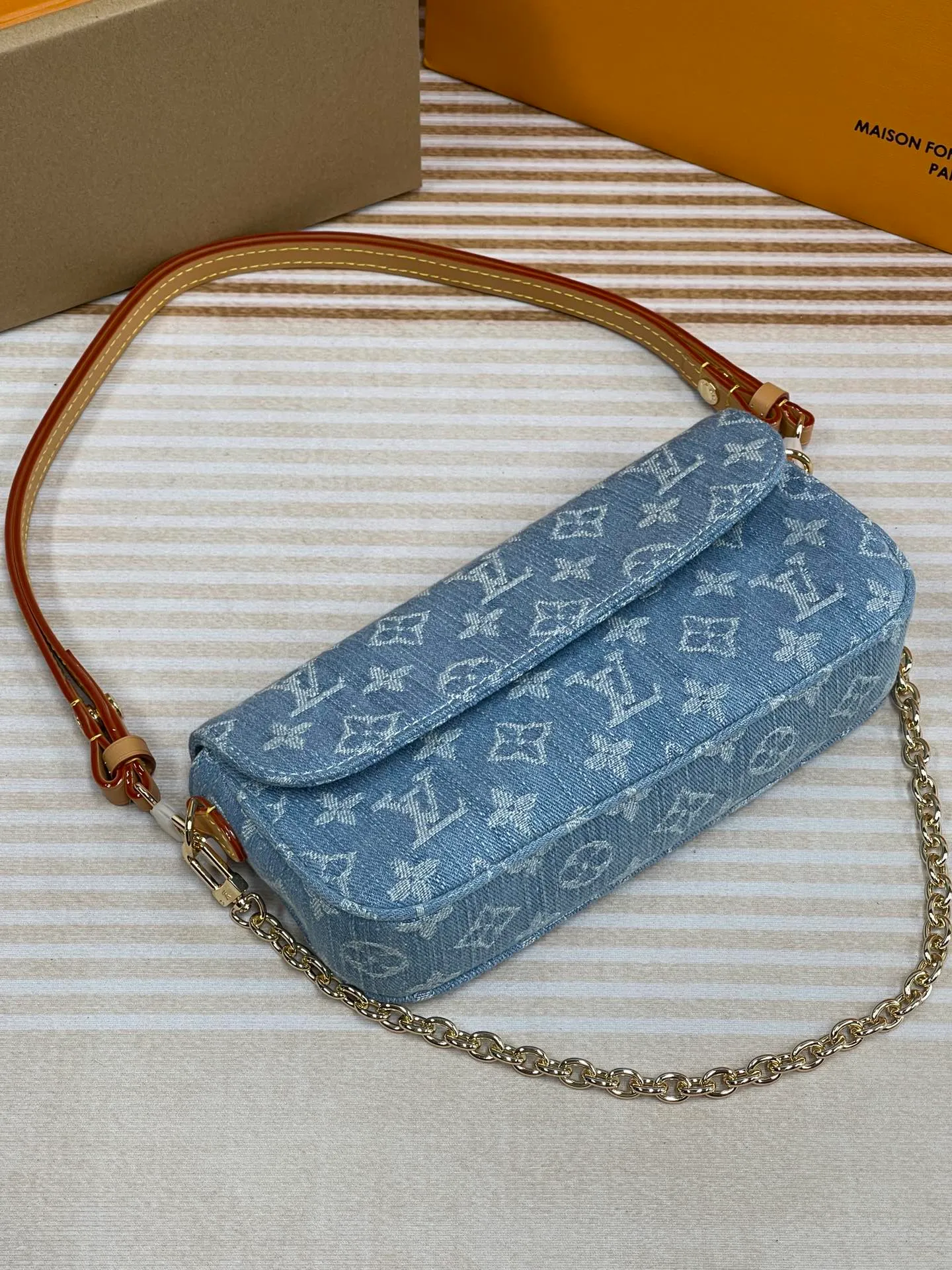 [Upgraded version] P460🐶Upgraded version. High quality. Semi-steel hardware❣️M81911🐶With complete packaging⛱️💗The new denim series Wallet On Chain Ivy handbag is made of Monogram canvas, inspired by the Sac Recoleta handbag of the 2000s. The card compartment and zippered inner pocket can accommodate daily needs, and the chain and adjustable leather shoulder strap are detachable, allowing for long and short shoulder and cross-body wear options. Dimensions: 23.5 x 12 x 4.3 cm
