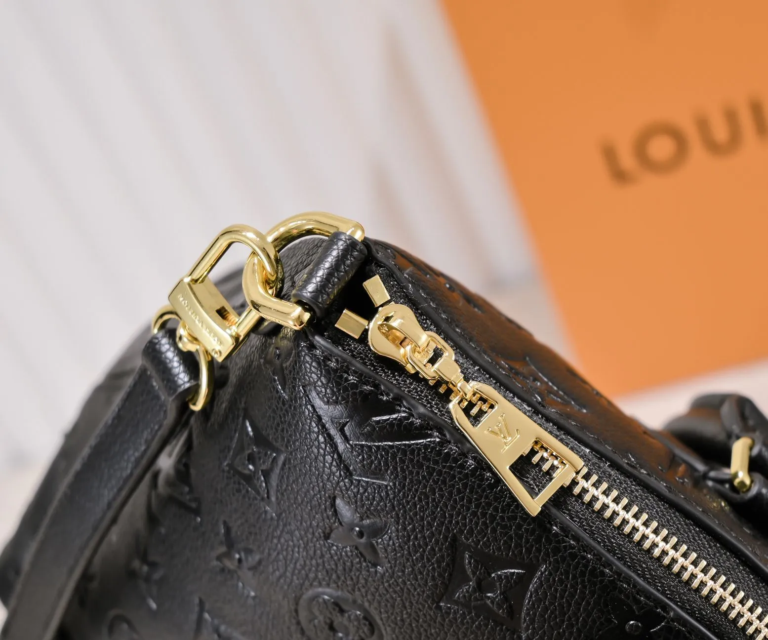 Batch 320💰Top original embossed presbyopia guaranteed double-sided discoloration yellow leather M45986 small size pressed M45987 large size Boétie small zipper tote bag made of Monogram canvas, leather trim and fabric lining, with padlock and LV embossed leather tag. The soft texture ensures everyday comfort, while dual phone pockets and internal patch pockets add functional details. Small size 25 x 23 x 14 Large size: 31.5 x 28 x 16 cm