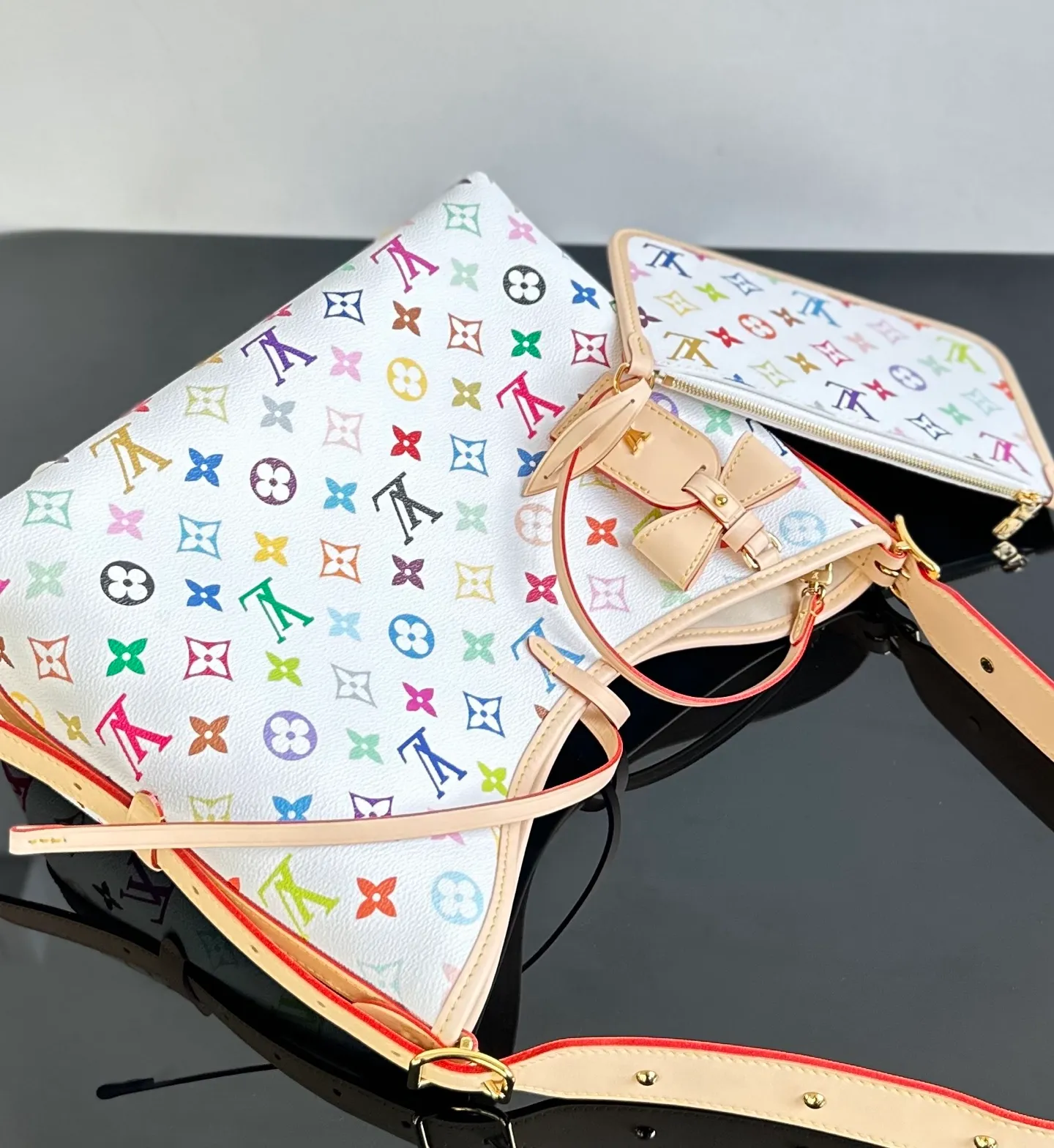 💰2100{Authentic grade}MB original leather M13661 white three-color Carryall small handbag, exclusive channel goods, detailed real photos! MB lies in quality, hardware, fabrics, handwork, oiled edges, A-grade high-quality products, comprehensive upgrades, the photos are consistent with the products, 360 degrees without blind spots, take a look at it. Size: 29.0×12.0×24.0 cm110