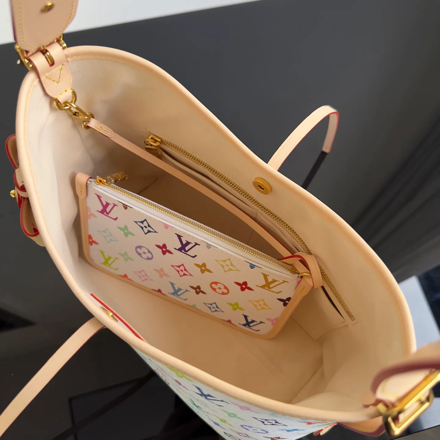 💰2100{Authentic grade}MB original leather M13661 white three-color Carryall small handbag, exclusive channel goods, detailed real photos! MB lies in quality, hardware, fabrics, handwork, oiled edges, A-grade high-quality products, comprehensive upgrades, the photos are consistent with the products, 360 degrees without blind spots, take a look at it. Size: 29.0×12.0×24.0 cm110
