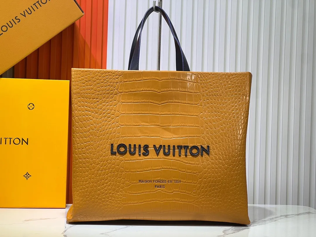 Batch 340💰M24457 Black Orange Blue Green Gray Presbyopic Plaid Black Crocodile Orange Crocodile Pattern 9 Colors ✔️ This Shopper medium handbag draws inspiration from Louis Vuitton shopping bags, with the words Louis Vuitton and Maison Fondée En 1854 written on soft cow leather, with a top handle and a detachable shoulder strap. Size: 40x32x16cm