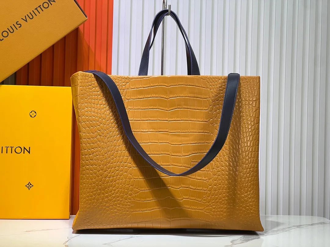 Batch 340💰M24457 Black Orange Blue Green Gray Presbyopic Plaid Black Crocodile Orange Crocodile Pattern 9 Colors ✔️ This Shopper medium handbag draws inspiration from Louis Vuitton shopping bags, with the words Louis Vuitton and Maison Fondée En 1854 written on soft cow leather, with a top handle and a detachable shoulder strap. Size: 40x32x16cm