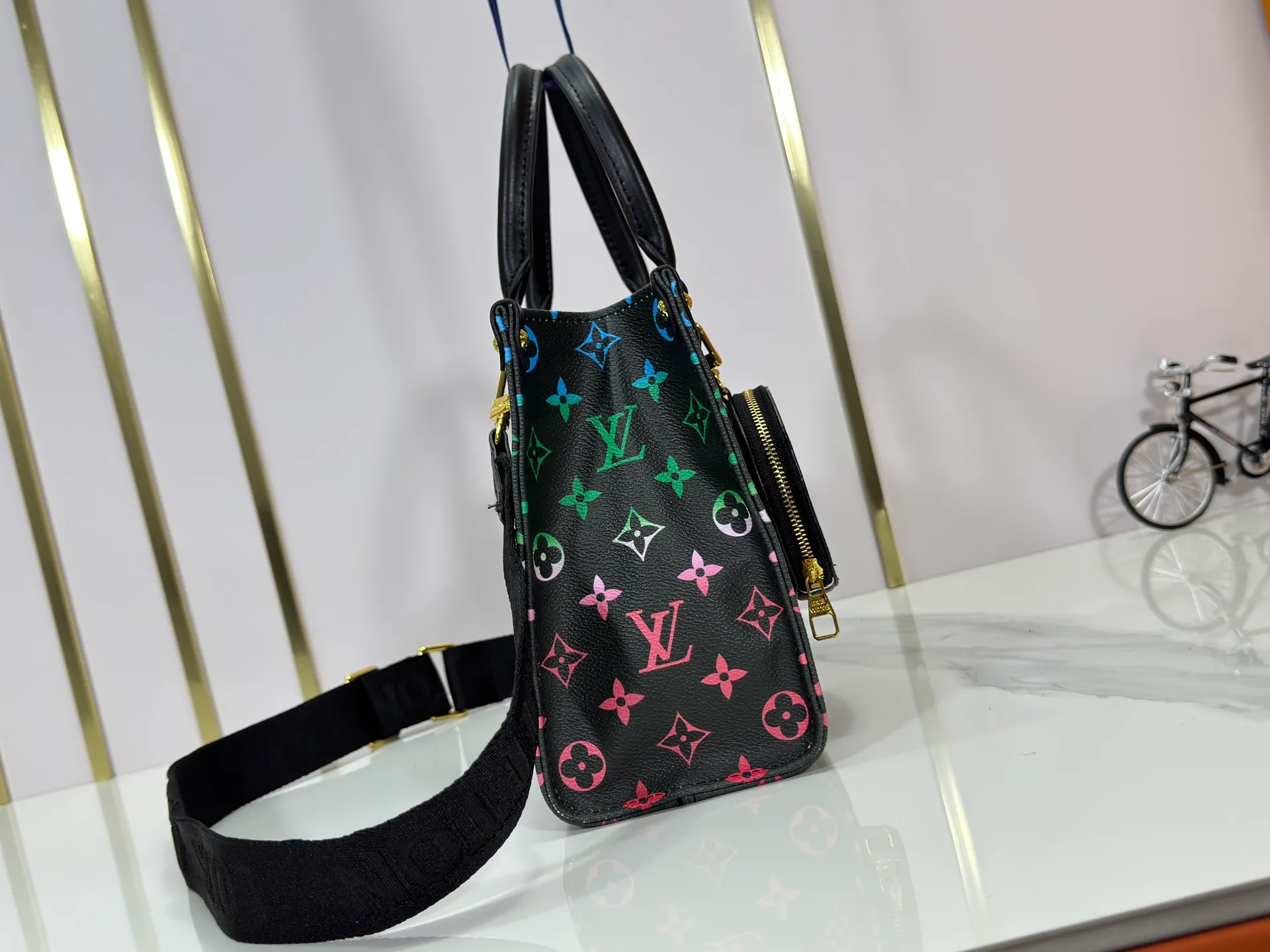 P260 Upgraded original version 🔥New style🔥M45659 M46373 M44571 This OnTheGo small handbag is made of Monogram and Monogram Reverse canvas, with the Monogram Giant pattern embellished on it. The Toron handle and the jacquard textured shoulder strap decorated with the brand's logo create a visual contrast, and the detachable coin bag is suitable for storing change or small items. It combines fashionable charm with various functions, making it a good daily companion. 25.0 x 19.0 x 11.5 cm (length x height x width)