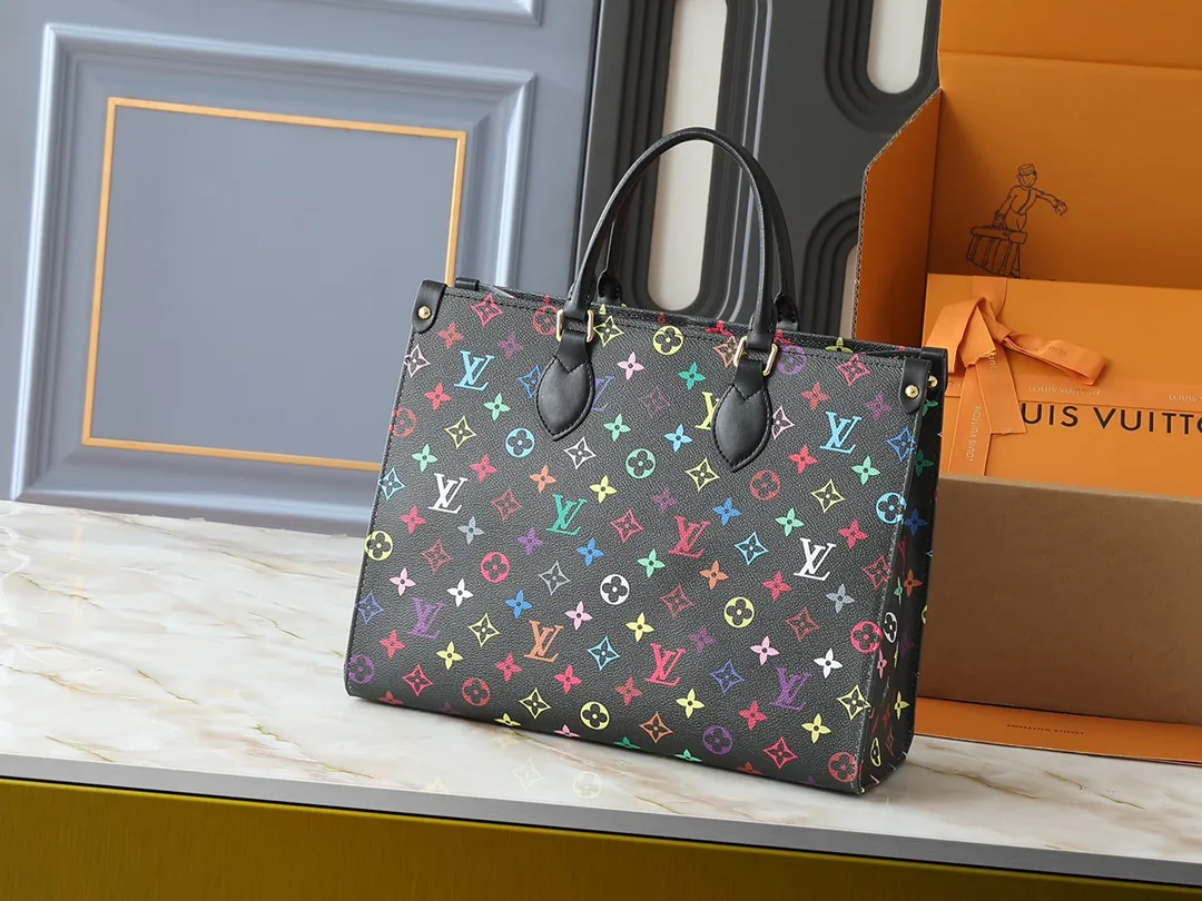 💰260💰Upgraded original version 🔥New style🔥M45039 M45321 M44571 This Onthego medium handbag combines classic Monogram canvas and Monogram Reverse canvas on both sides to present completely different styles. Toron's dual handles and shoulder strap allow for a variety of carrying options. Dimensions: 34.0 x 26.0 x 13.0 cm (length x height x width)