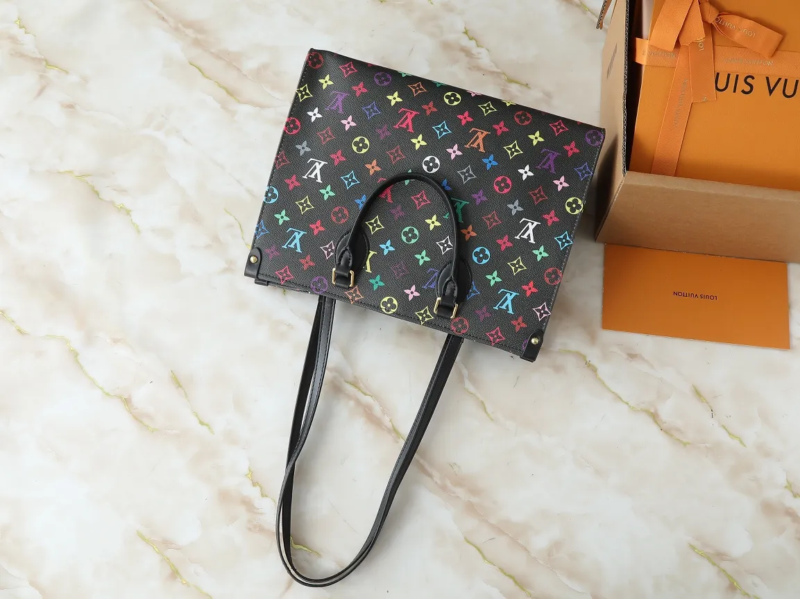 💰260💰Upgraded original version 🔥New style🔥M45039 M45321 M44571 This Onthego medium handbag combines classic Monogram canvas and Monogram Reverse canvas on both sides to present completely different styles. Toron's dual handles and shoulder strap allow for a variety of carrying options. Dimensions: 34.0 x 26.0 x 13.0 cm (length x height x width)