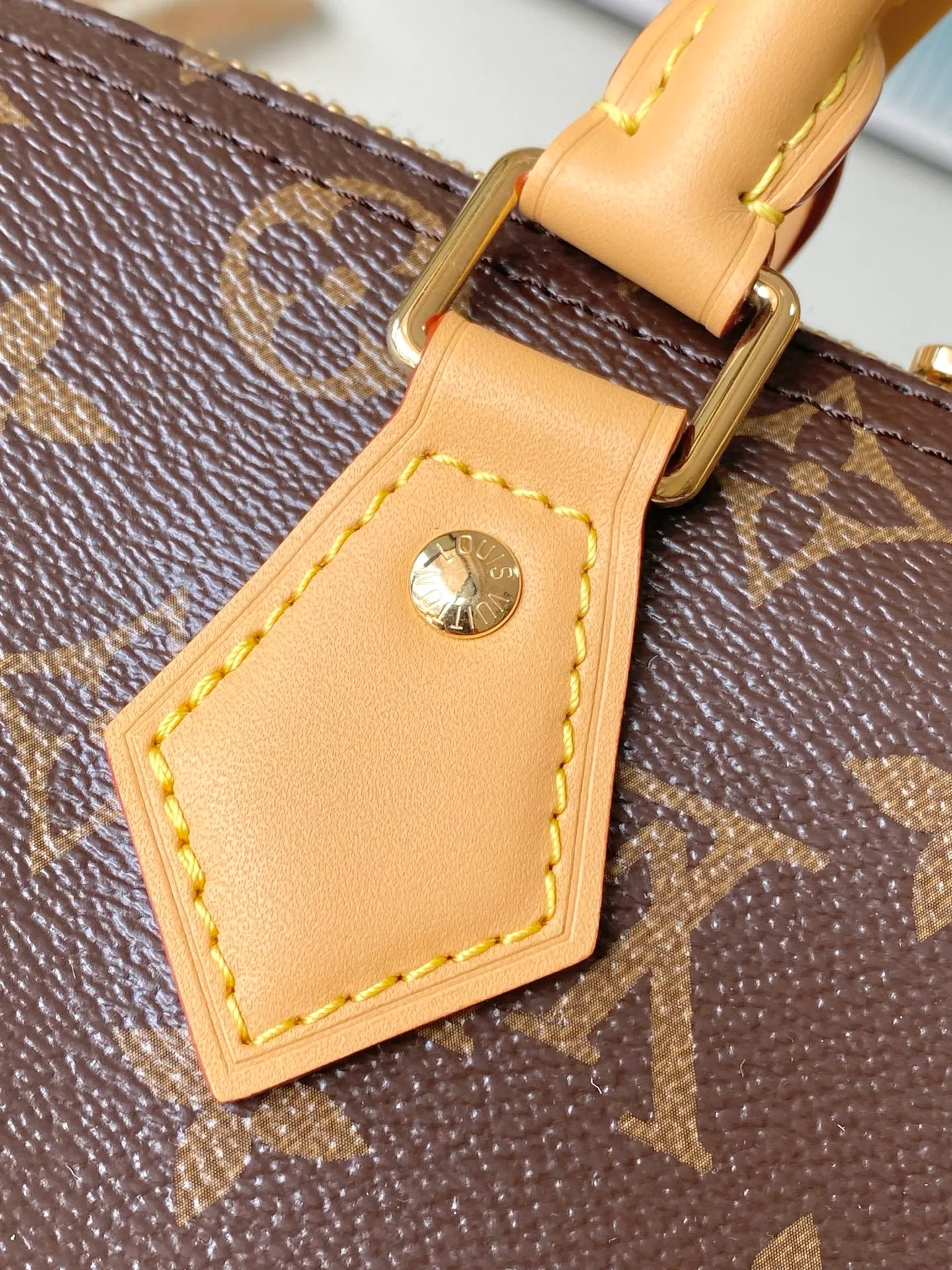 💰1100 Top original order M15107 This Speedy Soft 30 Lucky handbag is made of Monogram canvas with WN leather trim, and then uses removable decoration like jewelry, contrasting lining and metal parts to highlight the exquisite details. The ample configuration can easily accommodate a tablet and daily needs. Dimensions: 30 × 21 × 17 cm