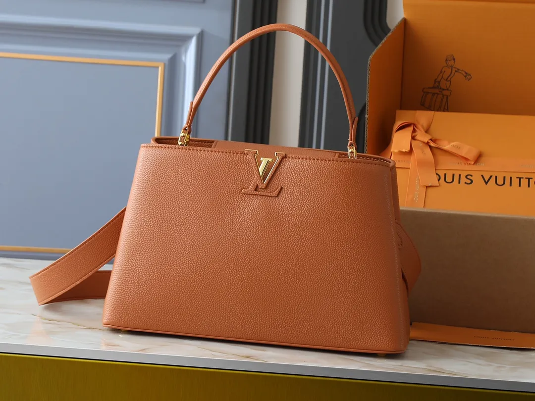 💰400💰Guangzhou goods Upgraded original M13027 M24879 M24620 M24607 This large Capucines Souple handbag relies on tanning technology to give the glossy grained cow leather a soft texture, interpreting an enlarged version of the brand's classic configuration. Plenty of space for daily commuting and weekend travel. Dimensions: 38.0 x 23.0 x 16.0 cm (length x height x width)
