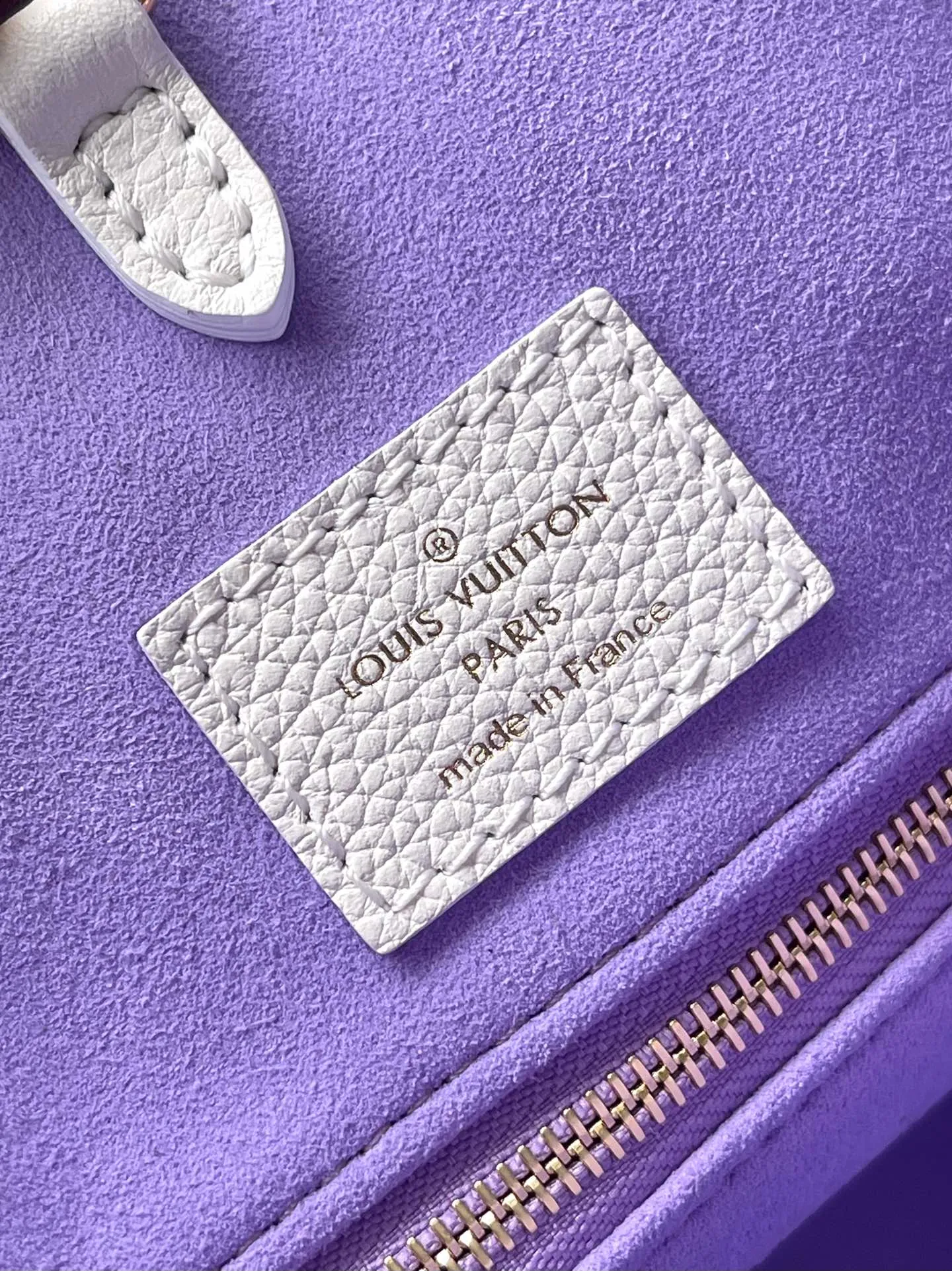 💰1120 (top layer leather) top original order M23937. Support counter inspection. Photos taken of duty-free goods are consistent with the product without unpacking. This product is an exclusive duty-free product in the market and is the highest-end product. Inspection is supported. This product has passed strict inspection and is flawless. Please wear gloves when touching the product. This product is not returnable or exchangeable. Please confirm the product first and then remove the label on the handle. This product is temporarily not open to the public, only regular customers, and is in short supply. Dimensions: 35 x 27 x 14 cm