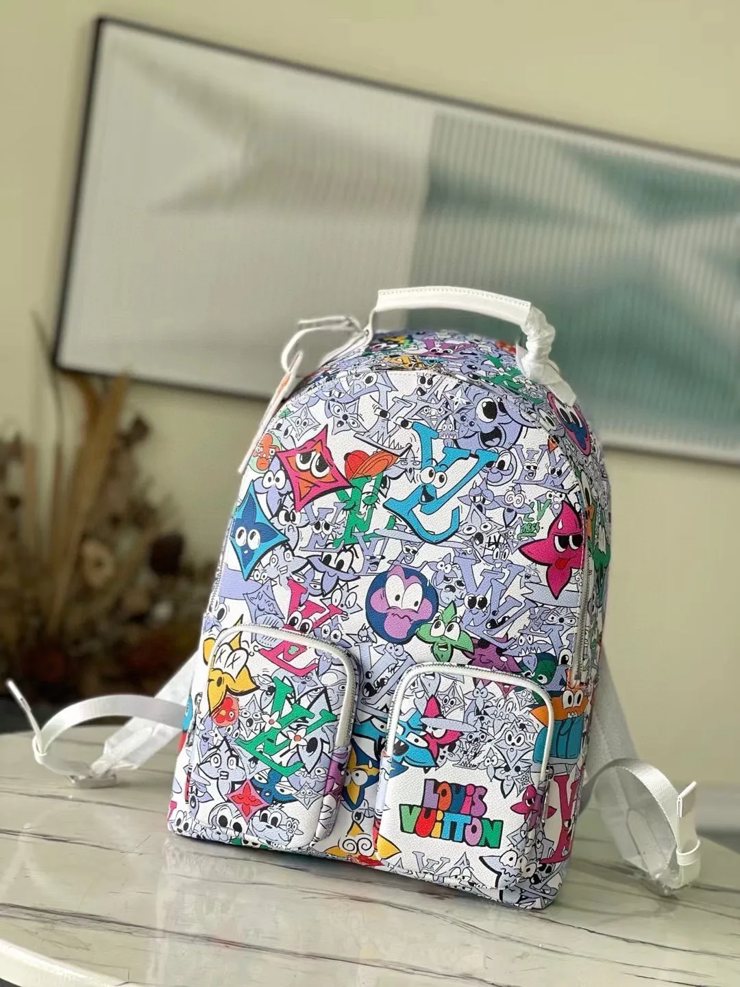 💰1340 Top Original M21846 Printed Backpack Series MULTIPOCKET Backpack Virgil Abloh will use the 2022 autumn and winter series to depict animal patterns on the surface of Damier Graphite canvas, and its unique texture like a passport stamp can be seen up close. Create diverse styles from a trend perspective. The zipped main compartment holds a laptop, and exterior pockets feature the classic Monogram and Epi graphics. Monogram Eclipse coated canvas and cowhide Leather and fabric trim Textile lining Hardware logo tag Top leather carrying handle Zip main compartment with leather zip puller Zip front pocket Internal patch pocket Designer handle: Single handle Dimensions: 30.0 x 40.0 x 15.5 cm