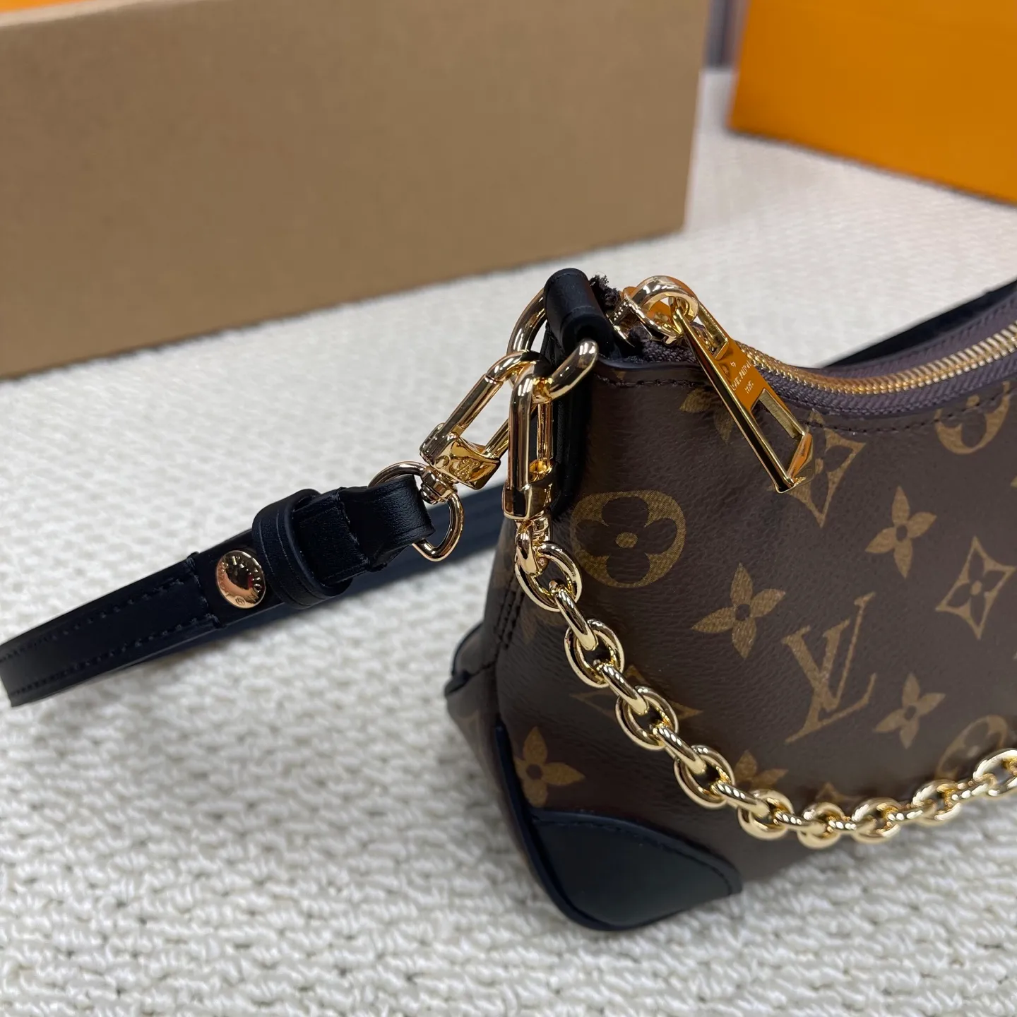 [Upgraded version] P480💰Upgraded version ·High quality·Steel version·With complete packaging💖New horns·BBM45800❣️Boulogne handbag is made of classic Monogram canvas, equipped with double zippers and a spacious inner patch pocket that can accommodate iPhone 12 Pro mobile phone. The shoulder strap allows for long or short shoulder and cross-body wear options, and can be removed to transform into a small chain bag or clutch. 19*14*7.5