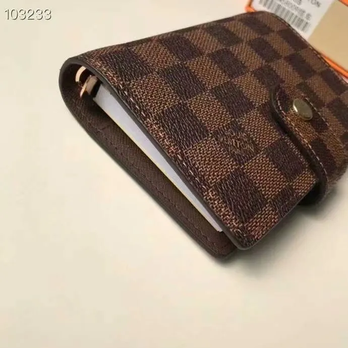 P140 Hot item shipped, model number M20005. This small notepad cover is made of Monogram canvas. It can hold three credit cards and can also be used as an address book, notebook or calendar. 10/12 cm (Length x Height) - Epi leather embossed with delicate LV initials and lined with interwoven textured leather - Button closure - Six-ring binder with three rings in sets, six credit card slots and two internal compartments - Notepad insert available separately