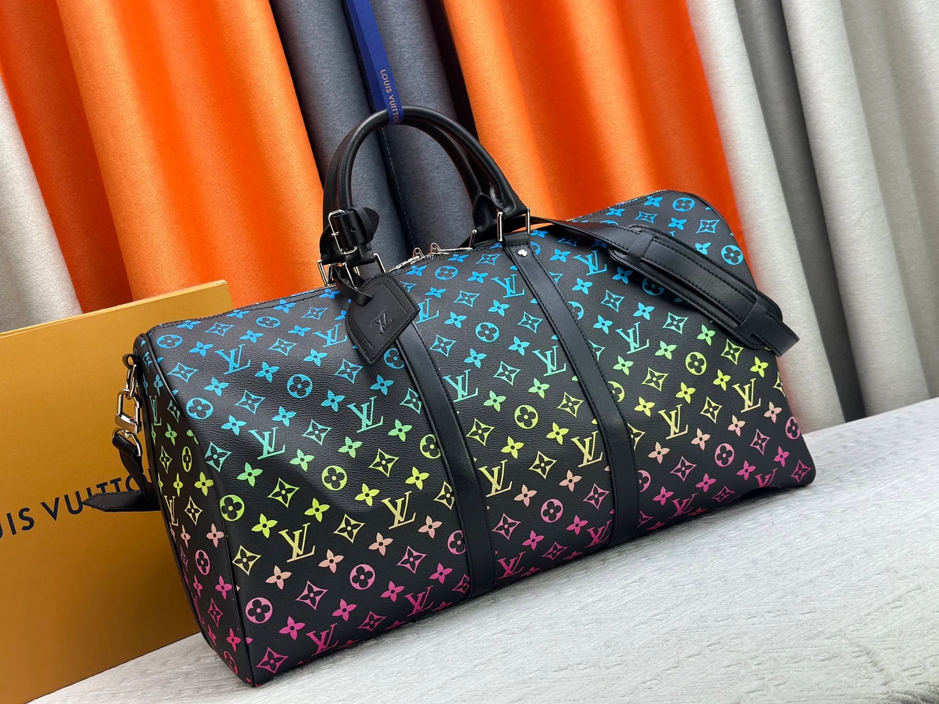 P420 new arrival M13745 41416 13915 Gradient three-color series LV2025 spring and summer and Takashi Murakami joint model Fashion is a cycle to celebrate the 20th anniversary of the joint name Size: 50.0X29.0X23.0cm