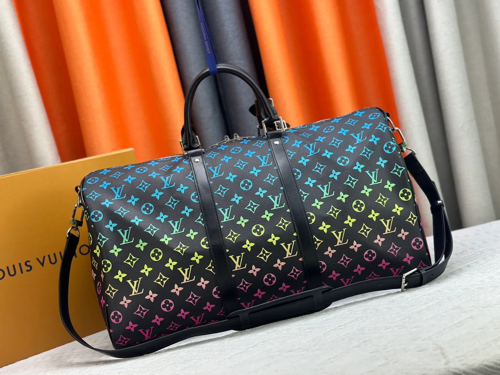 P420 new arrival M13745 41416 13915 Gradient three-color series LV2025 spring and summer and Takashi Murakami joint model Fashion is a cycle to celebrate the 20th anniversary of the joint name Size: 50.0X29.0X23.0cm