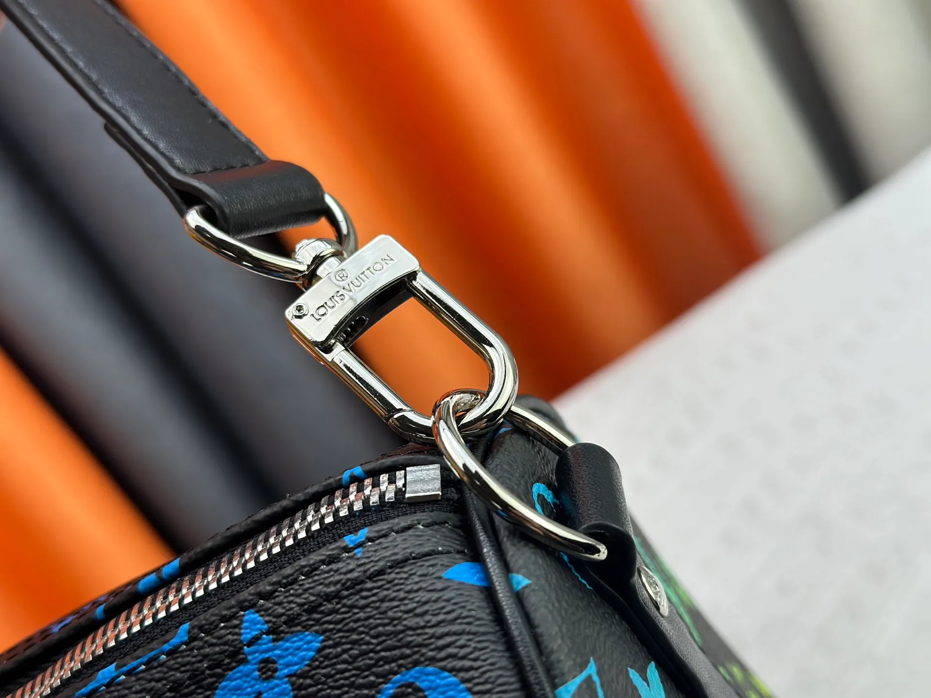 P420 new arrival M13745 41416 13915 Gradient three-color series LV2025 spring and summer and Takashi Murakami joint model Fashion is a cycle to celebrate the 20th anniversary of the joint name Size: 50.0X29.0X23.0cm
