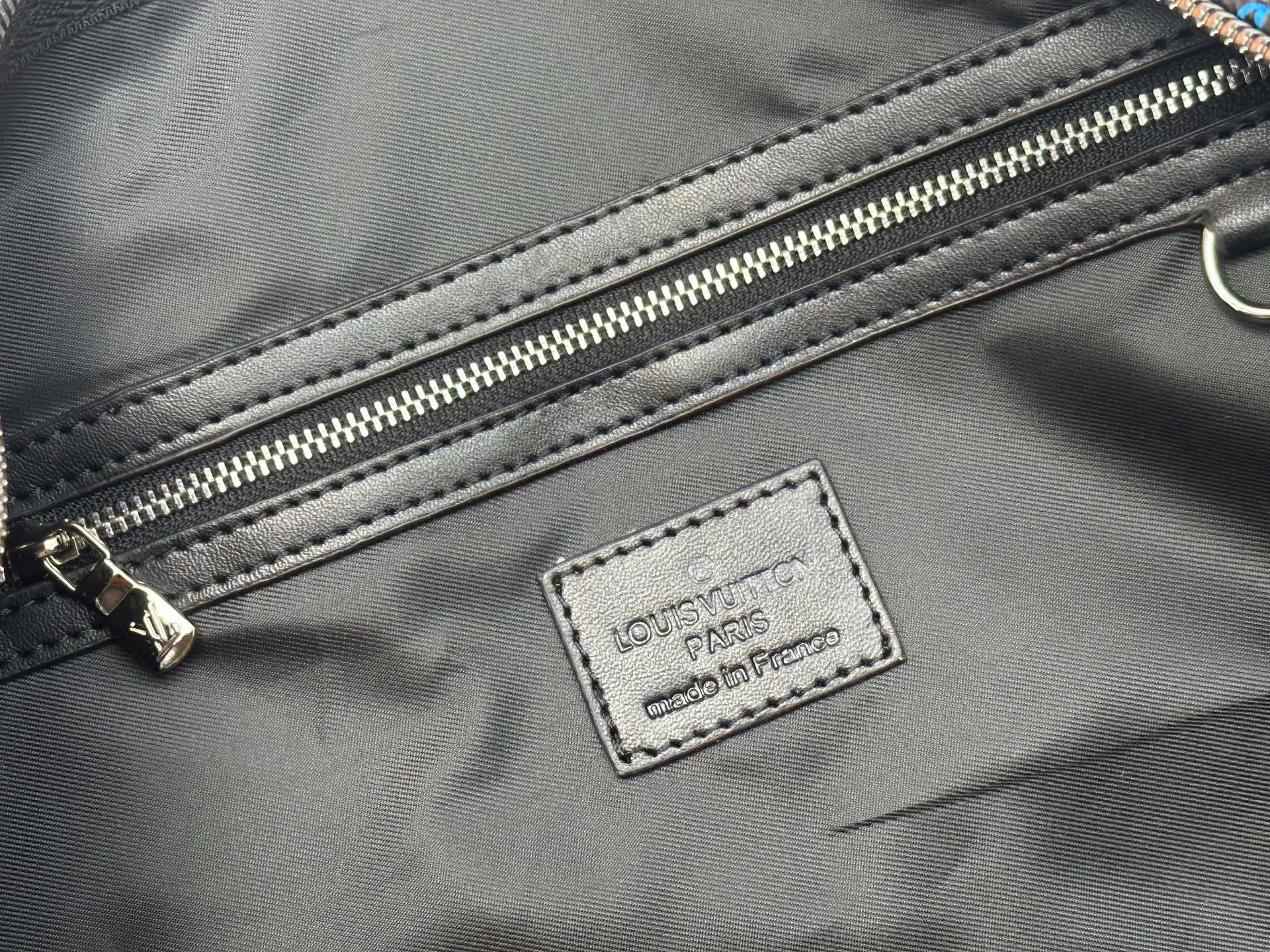 P420 new arrival M13745 41416 13915 Gradient three-color series LV2025 spring and summer and Takashi Murakami joint model Fashion is a cycle to celebrate the 20th anniversary of the joint name Size: 50.0X29.0X23.0cm