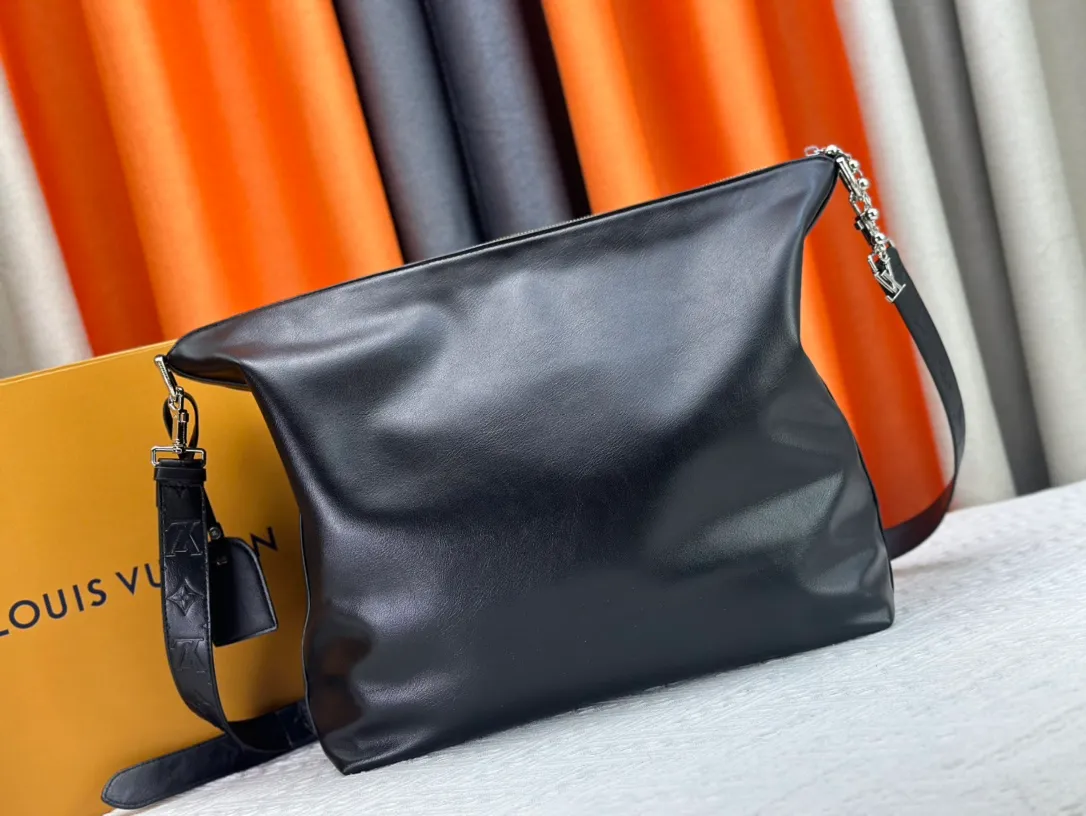 P280 LV METIS handbag M14018 M13986 Smart, intelligent and meticulously crafted, Métis made of Monogram canvas fulfills its promise with its own attitude. With its emphasis on lines and silhouettes, the Métis handbag combines the versatility required of a modern handbag with the elegance and charm of Louis Vuitton's heritage. Two detachable shoulder straps, can be used to carry, carry or carry on the shoulder. Size 48x36x12cm,
