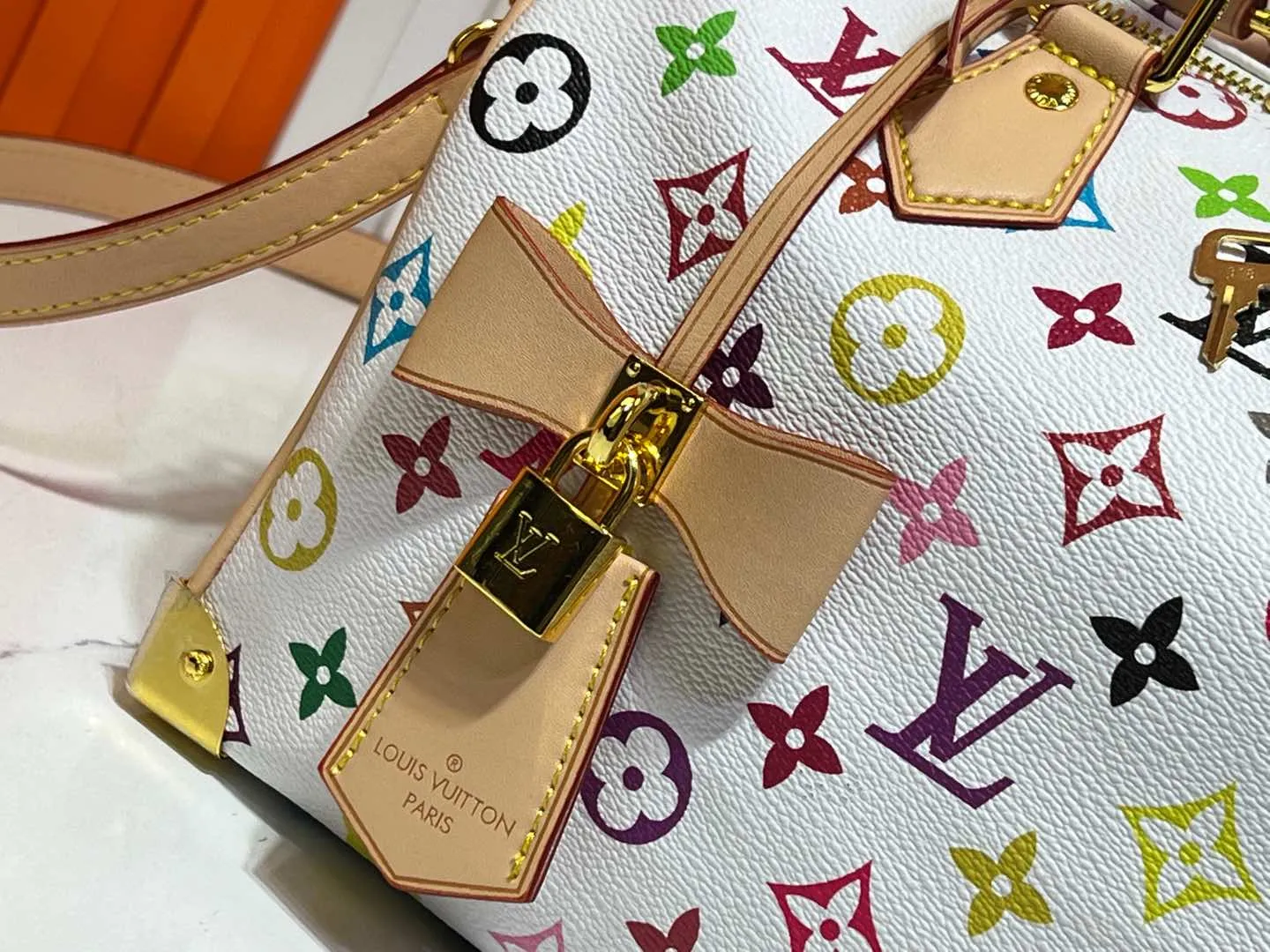Batch 280💰Upgraded original M13805 M13257 M40390 lv Murakami Takashi co-branded NANOSPEEDY handbag This Nano Speedy handbag combines Monogram canvas and cow leather trim printing, with 33 colorful colors to interpret white tricolor and black tricolor. It has been launched in twelve sections and is very popular around the world and is loved by celebrities and celebrities. 25.0 x 19.0 x 15.0 cm
