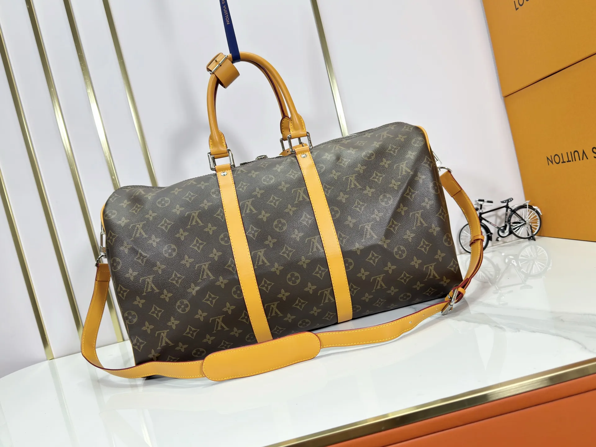 P360 Upgraded Original M41416 M12634 Yellow M12633 Dark Blue M12629 Light Blue M12630 Dark Green Top Original This Keepall Bandoulière 50 travel bag is made of Monogram Macassar canvas, which simultaneously renders bright colors for the side straps, nameplate, fabric lining and top leather handle. The size of your carry-on luggage hides plenty of space. 50.0 x 29.0 x 23.0 cm (L x H x W) • Monogram Macassar coated canvas • Cow leather trim • Textile lining • Metal hardware • Carry-on dimensions • Double zipper closure • Padlock • Removable name tag • Internal zip pocket • Shoulder strap: removable, adjustable • Half-length strap: 36.0 cm • Half-length strap adjustable to: 50.0 cm • Handle: Double handle