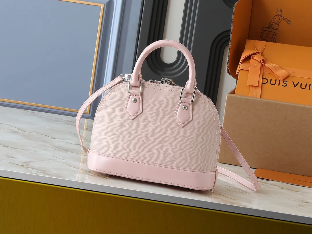 💰240💰Upgraded original M41160 M41327 M40855 M40862 M53152 This Alma BB handbag is based on a classic Louis Vuitton bag designed in 1934 with an Art Deco style. In 2010, on the occasion of the 20th anniversary of the official launch of the Alma bag, a mini model was specially designed for the daughter of the woman who owns this bag. The Alma BB bag features a removable shoulder strap for lightweight cross-body wear. A new and stylish take on a classic shape, this bag in Epi leather is available in a range of bright, vibrant colors. Size: 25×19×12cm