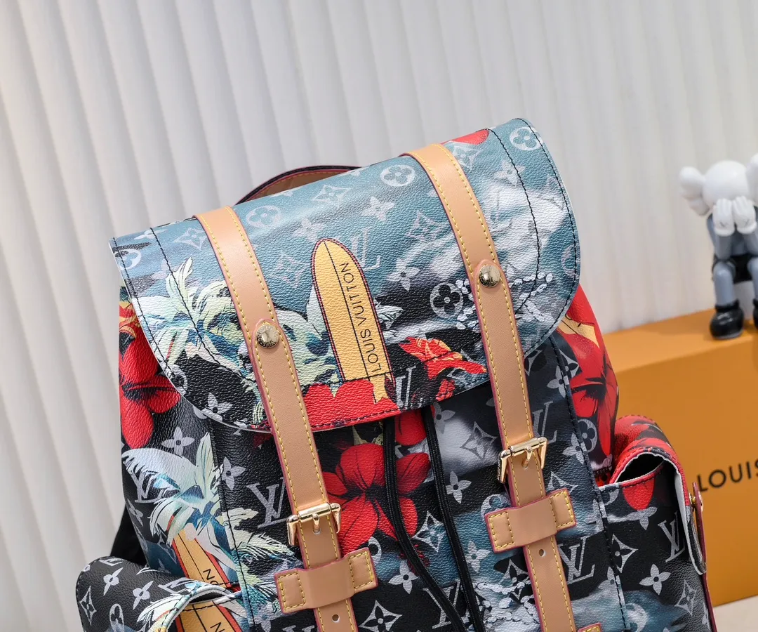 Batch 💰500 Upgraded original M24994 41379 graffiti multifunctional Christopher small backpack uses Monogram canvas to interpret the rugged and simple spirit of a hiking bag. Its unique style is suitable for both work and entertainment, highlighting a high-quality lifestyle. 41 x 47 x 13 cm (length x height x width)