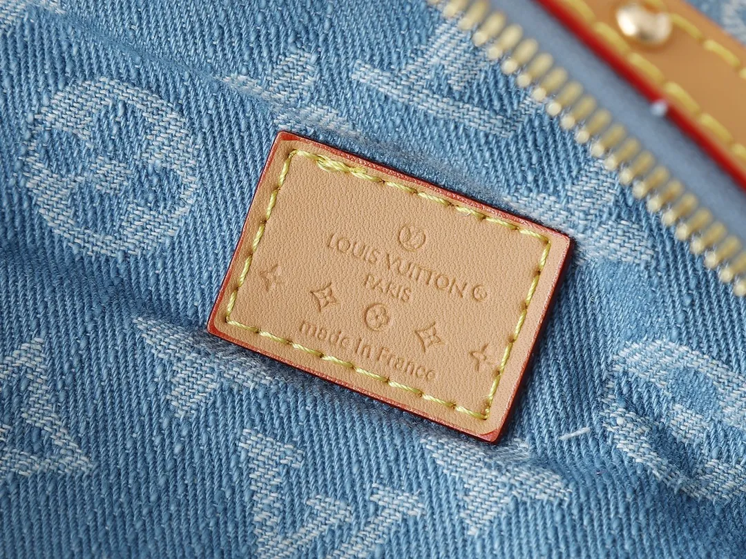💰260💰 Upgraded original 2024 denim denim M46837 The definition of casual chic: The high-rise bag is made of Montague-coated canvas with details like a removable name tag on the natural cowhide that symbolizes the house. Removable textile strap adds a sporty touch. The soft canvas feels soft against the body, while the slim design allows for underwear. Size: 38×16×7.5cm (length x height x width)