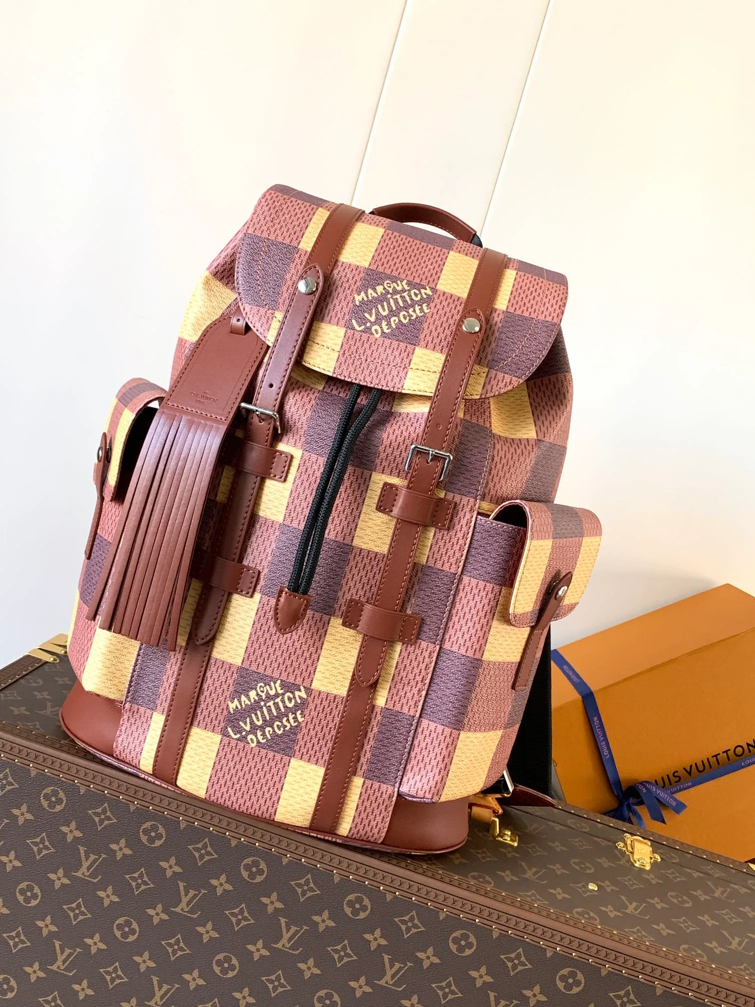 💰1220 Top original order M40654 Top original order Transcoding chip M11521 CHRISTOPHER small backpack is made of Monogram canvas to interpret the rugged and simple spirit of the striped bag line. Its unique style is suitable for both work and entertainment, demonstrating a high-quality lifestyle. size: 41.0 x 48.0 x 13.0 cm