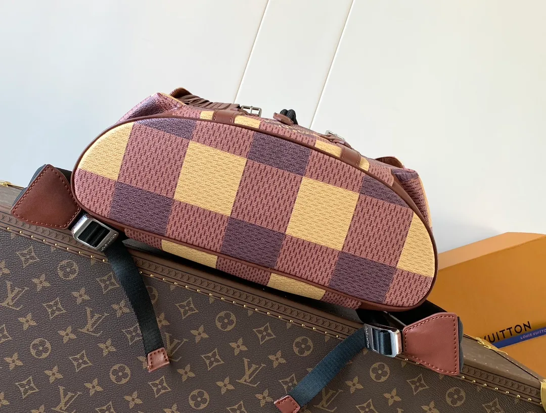 💰1220 Top original order M40654 Top original order Transcoding chip M11521 CHRISTOPHER small backpack is made of Monogram canvas to interpret the rugged and simple spirit of the striped bag line. Its unique style is suitable for both work and entertainment, demonstrating a high-quality lifestyle. size: 41.0 x 48.0 x 13.0 cm