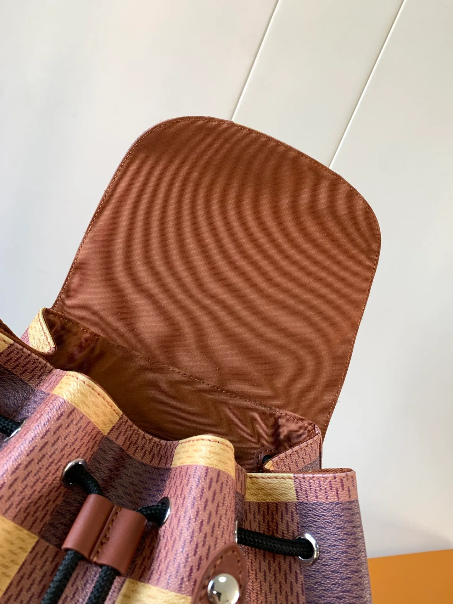 💰1220 Top original order M40654 Top original order Transcoding chip M11521 CHRISTOPHER small backpack is made of Monogram canvas to interpret the rugged and simple spirit of the striped bag line. Its unique style is suitable for both work and entertainment, demonstrating a high-quality lifestyle. size: 41.0 x 48.0 x 13.0 cm
