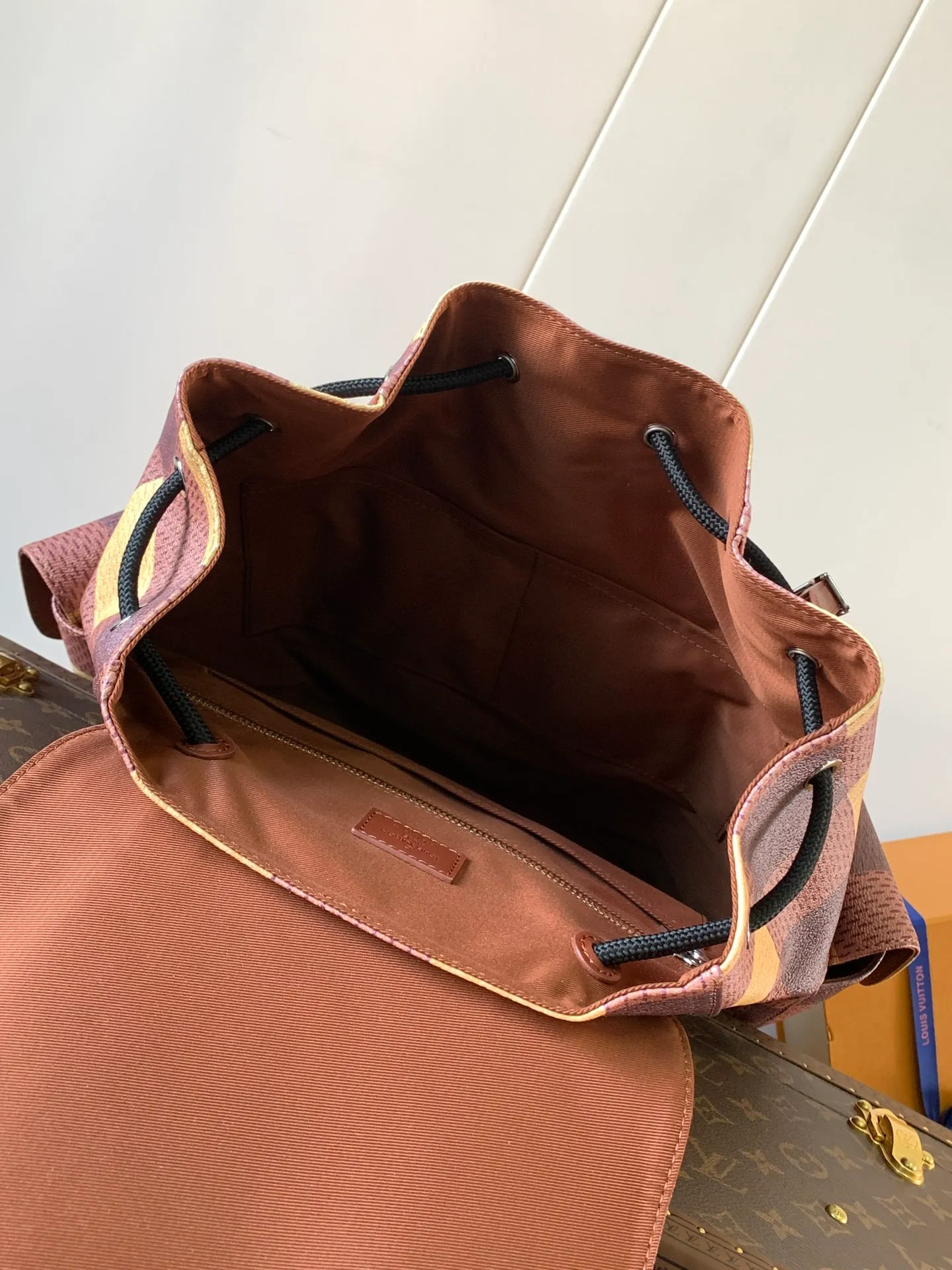 💰1220 Top original order M40654 Top original order Transcoding chip M11521 CHRISTOPHER small backpack is made of Monogram canvas to interpret the rugged and simple spirit of the striped bag line. Its unique style is suitable for both work and entertainment, demonstrating a high-quality lifestyle. size: 41.0 x 48.0 x 13.0 cm