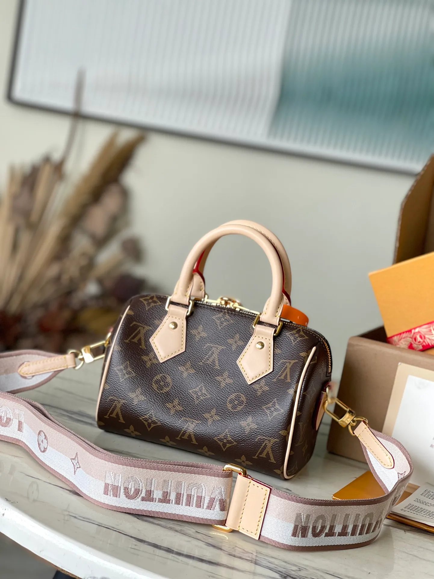 💰800 Top original order M46222 beige. Support counter inspection. Photos taken of duty-free goods are consistent with the product and unpacked. This product is an exclusive duty-free product in the market and is the highest-end product. Inspection is supported. This product has passed strict inspection and is flawless. Please wear gloves when touching the product. This product is not returnable or exchangeable. Please confirm the product first and then remove the label on the handle. This product is temporarily not open to the public, only regular customers, and is in short supply. Dimensions: 20.5 x 13.5 x 12 cm