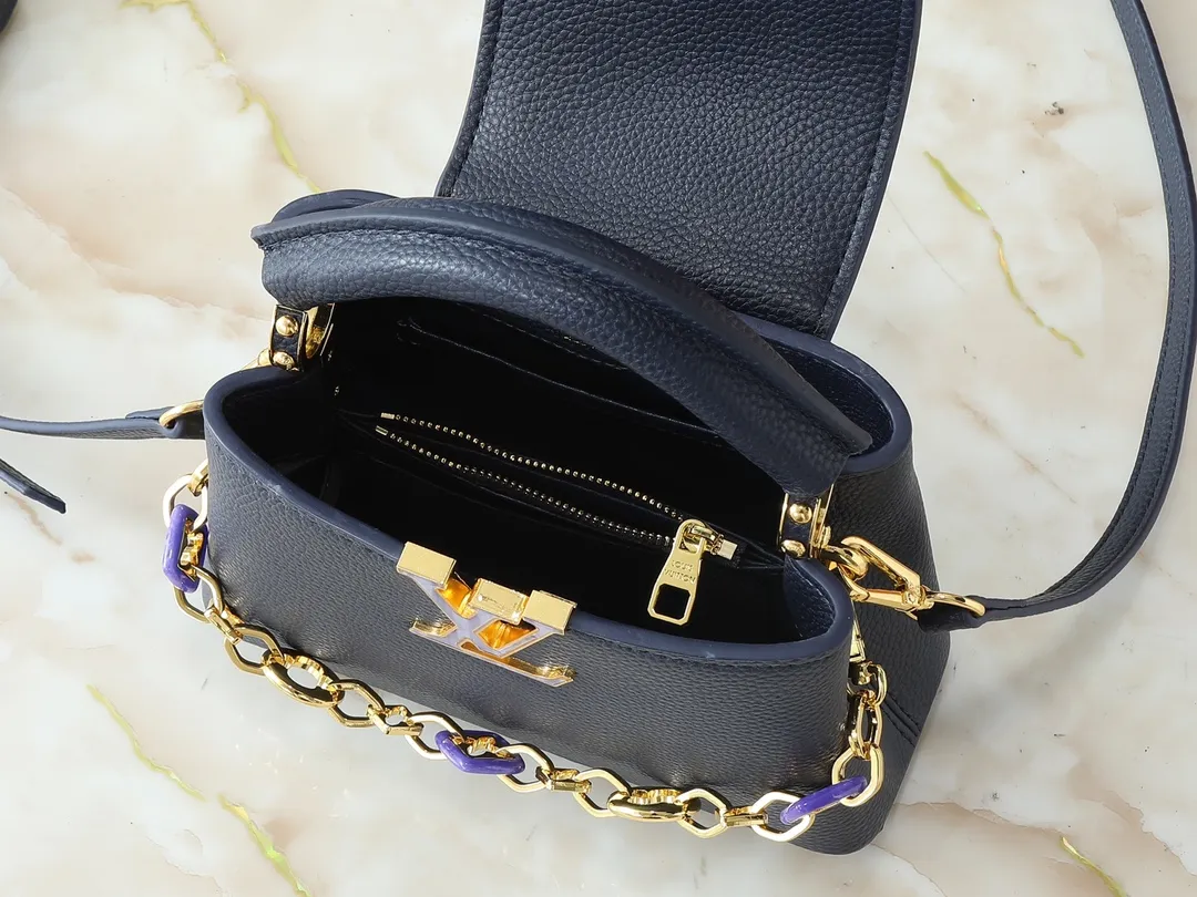 💰420💰Guangzhou goods Upgraded original M14381 M14970 M14393 M14972 M14971 This Capucines series is named after the Paris street where Louis Vuitton first opened its store in 1854. This time it is added to the Harmony series through a mini version design. Taurillon cow leather creates a classic structure, and the decorative chain gives the Monogram floral jewelry texture. There is plenty of space to store daily necessities such as a short wallet, keys, and lipstick. Dimensions: 21.0 x 14.0 x 8.0 cm (length x height x width)