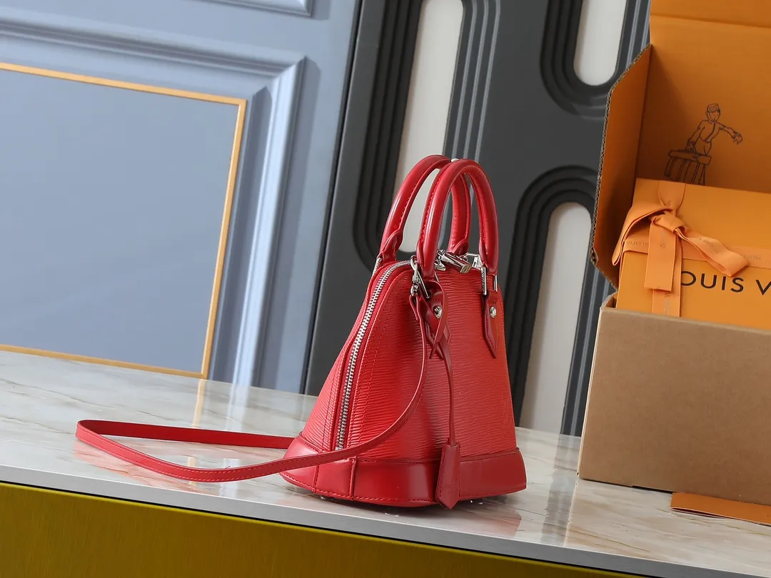 💰240💰Upgraded original M41160 M41327 M40855 M40862 M53152 This Alma BB handbag is based on a classic Louis Vuitton bag designed in 1934 with an Art Deco style. In 2010, on the occasion of the 20th anniversary of the official launch of the Alma bag, a mini model was specially designed for the daughter of the woman who owns this bag. The Alma BB bag features a removable shoulder strap for lightweight cross-body wear. A new and stylish take on a classic shape, this bag in Epi leather is available in a range of bright, vibrant colors. Size: 25×19×12cm