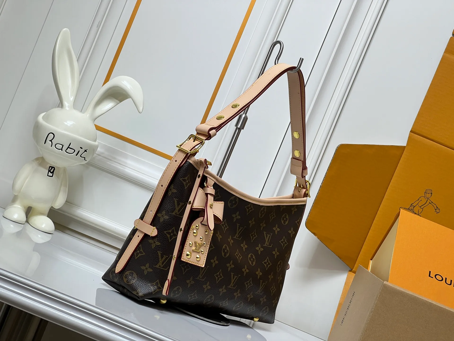 Batch 240💰Upgraded from the original M46203 M27578 CarryAll medium handbag, with Monogram canvas and leather trim to create a body-fitting design. There's a zipped pocket inside the ample space, and a detachable zipped clutch adds a functional element, with a buckle-adjustable handle. Small size: 32x 22x 10 cm,