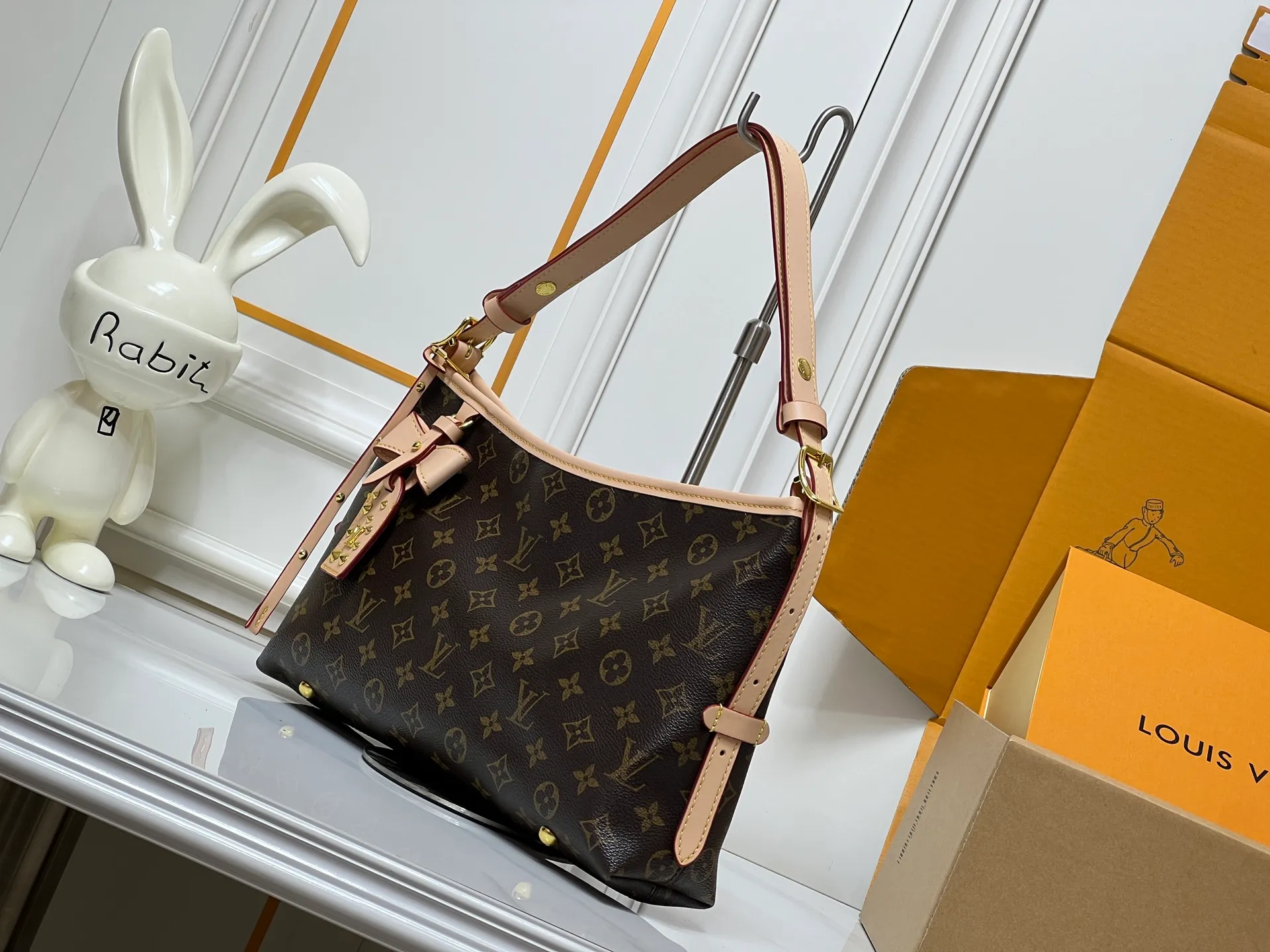 Batch 240💰Upgraded from the original M46203 M27578 CarryAll medium handbag, with Monogram canvas and leather trim to create a body-fitting design. There's a zipped pocket inside the ample space, and a detachable zipped clutch adds a functional element, with a buckle-adjustable handle. Small size: 32x 22x 10 cm,