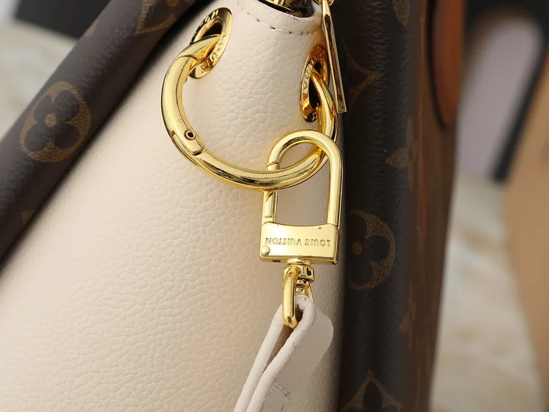 💰Large 150. Small 280💰Upgraded original M46508 M46507 black, off-white, latest model in 2025. This model is made of Monogram canvas with zipper design. The handbag is from the current season. It is made of cow leather to create a soft and ample storage space. It is equipped with leather handles, leather and detachable shoulder straps. It can be switched between handbag, elbow and crossbody. Length, height and width Large size: 36✘25✘15 Small size: 26✘20✘10