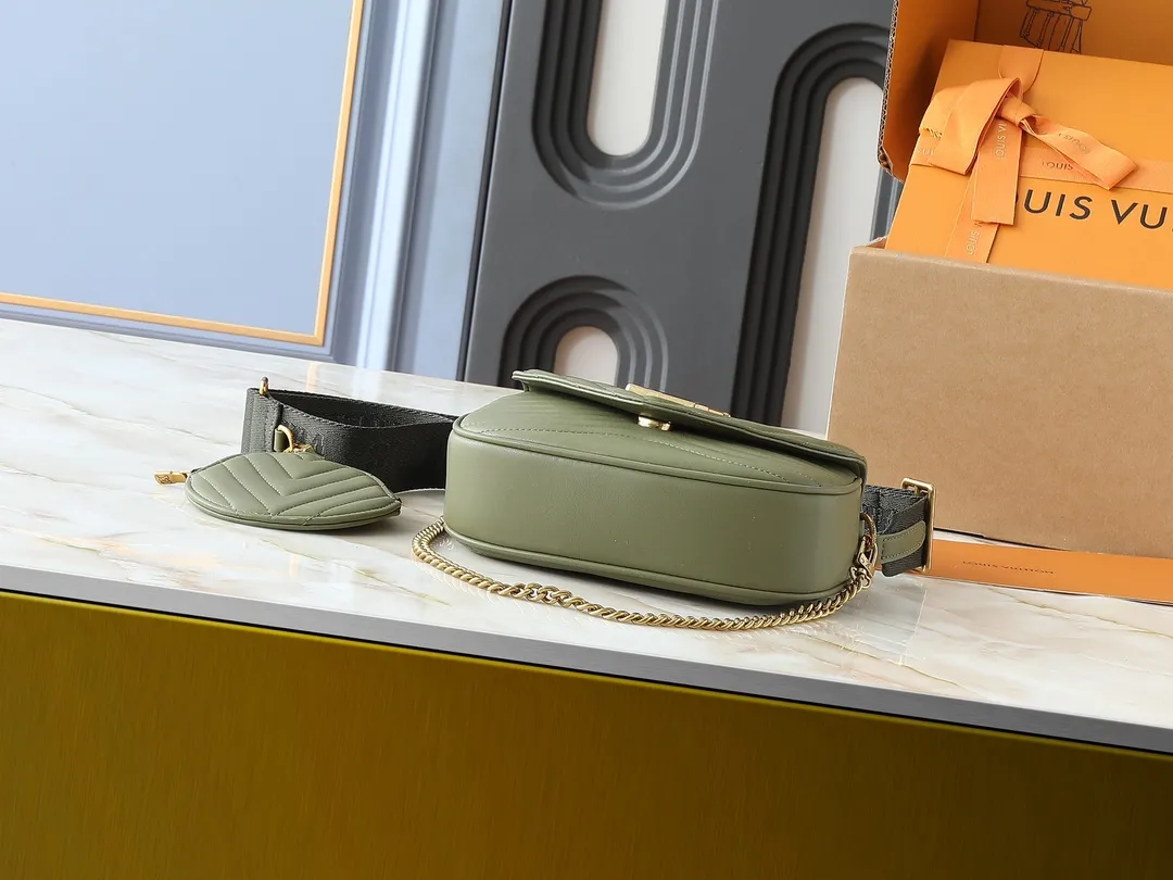 💰220💰Upgraded from the original M53936 M56461 M56466 M56471 M56468 Multi Pochette New The Wave handbag is made of smooth and soft quilted calf leather. It has a dynamic design, adjustable shoulder straps, antique gold metal accessories, bronze gold chain inscriptions and striped jacquard shoulder straps. It can be worn cross-body to provide a variety of carrying methods. The coin-shaped round bag on the shoulder strap can hold keys, change, etc. Size:19/14/5cm