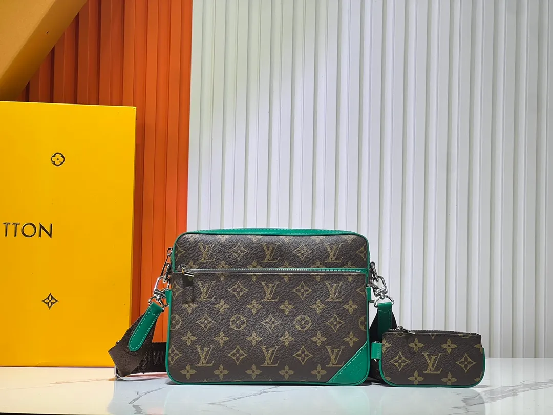 Batch 300💰M12766 M69443 M45320 New men's bag three-piece messenger bag series This Trio messenger bag uses Monogram Eclipse Reverse canvas and eye-catching details to create a three-in-one design. The zippered front pocket and coin purse on the shoulder strap are both detachable, enriching the functional design with the main pocket. The adjustable and removable fabric shoulder strap is embellished with the Louis Vuitton logo and provides a comfortable shoulder-carrying experience. Dimensions: 25.0×18.5×7.0