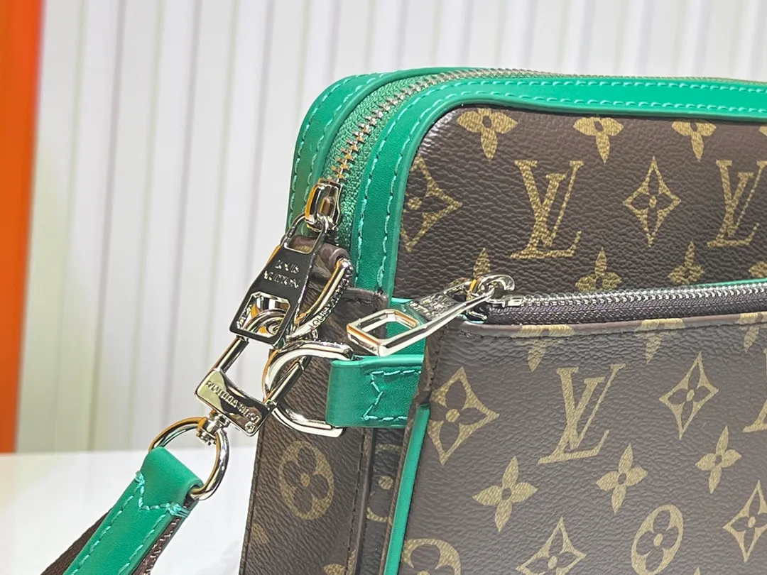 Batch 300💰M12766 M69443 M45320 New men's bag three-piece messenger bag series This Trio messenger bag uses Monogram Eclipse Reverse canvas and eye-catching details to create a three-in-one design. The zippered front pocket and coin purse on the shoulder strap are both detachable, enriching the functional design with the main pocket. The adjustable and removable fabric shoulder strap is embellished with the Louis Vuitton logo and provides a comfortable shoulder-carrying experience. Dimensions: 25.0×18.5×7.0