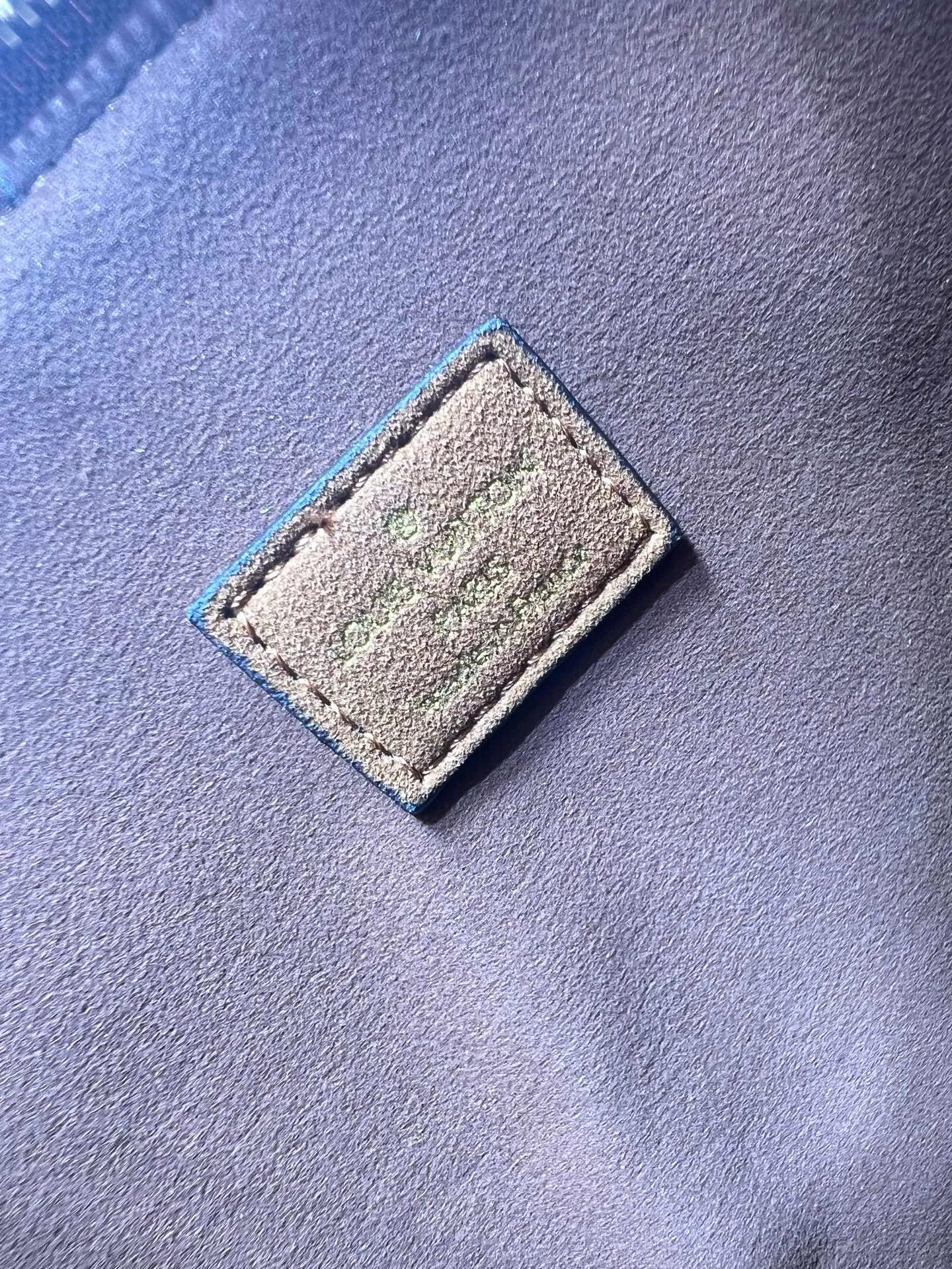 Batch 300💰Black embossed Caramel embossed M53152 M90611 M82717 Louis Vuitton's iconic handbag, one with the crispest design structure. Its prototype is a piece designed by Gaston Vuitton and named after the Alma Bridge, which connects two adjacent fashionable districts in Paris. Signature Monogram canvas gives it a classic feel. Dimensions: 25 x 19 x 12 cm (length x height x width)