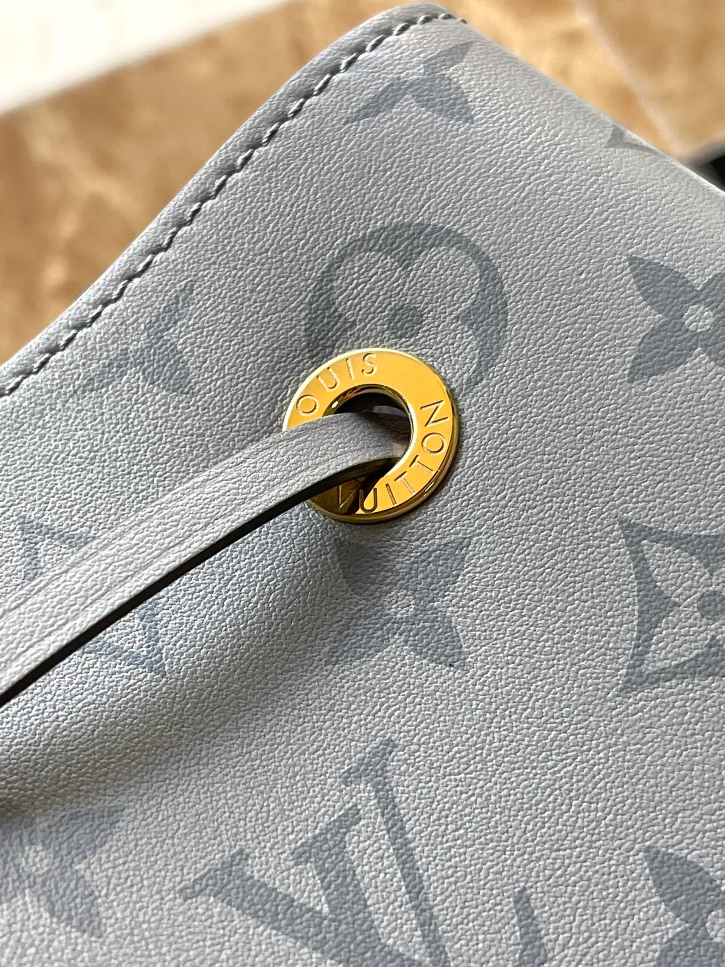 💰1080 (top layer leather) top original order M12749 This Nonoe BB handbag is made of the brand's new Monogram Ink leather. It lights up the handbag series with classic prints, revealing modern style in simplicity. Braided chain and dazzling hardware add a touch of elegance, while an interior pocket keeps valuables secure. Dimensions: 20 × 20 × 13 cm