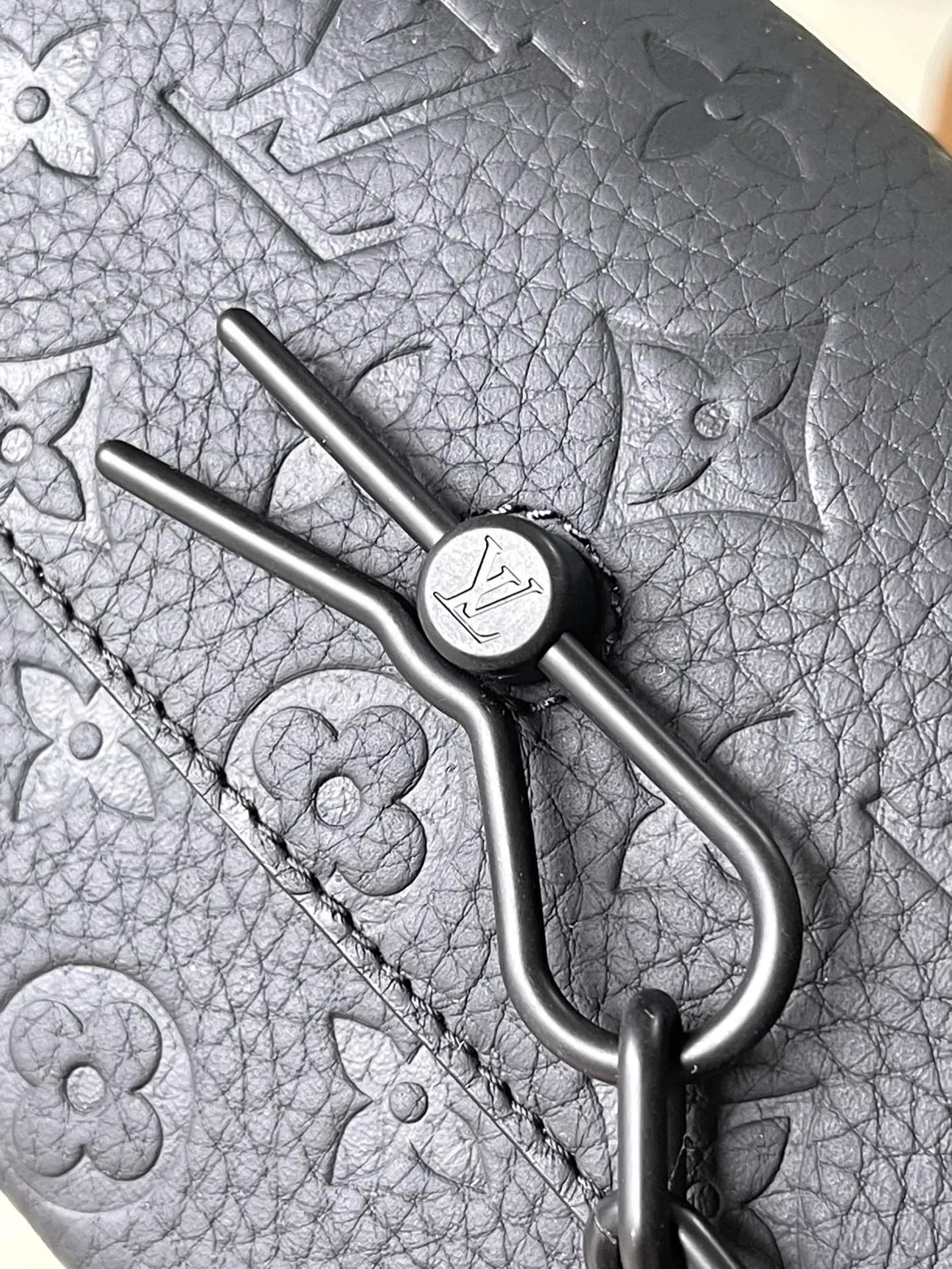 💰880 (top layer leather) top original order M81746, support counter inspection, duty-free goods photos taken are consistent with the product without unpacking. This product is an exclusive duty-free product in the market and is the highest-end product. Inspection is supported. This product has passed strict inspection and is flawless. Please wear gloves when touching the product. This product is not returnable or exchangeable. Please confirm the product first and then remove the label on the handle. This product is temporarily not open to the public, only regular customers, and is in short supply. Dimensions: 18 x 11 x 6.5 cm