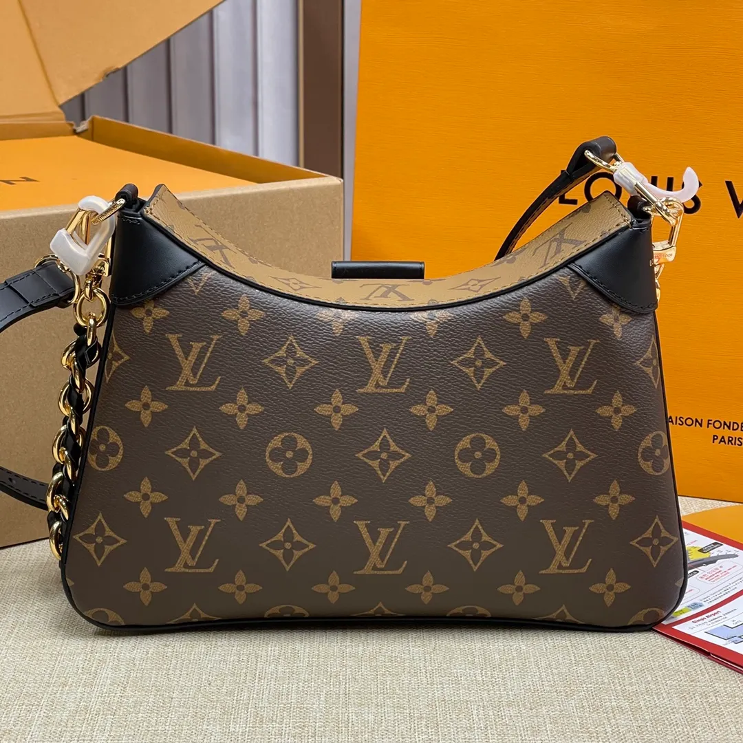 [Upgraded version] P540🐶Upgraded version Comes with full packaging M46659🐶LV TWINNY handbag This handbag draws inspiration from the classic design of the brand archives. It is made of Monogram and Monogram Reverse canvas with leather trim, which is comfortable yet elegant. The S-lock buckle and braided chain strap handles are richly detailed, and can be worn on the elbow or on the shoulder. Dimensions: 29 x 19 x 9 cm