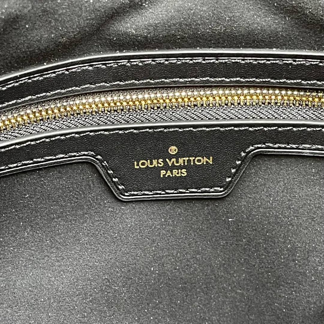 [Upgraded version] P540🐶Upgraded version Comes with full packaging M46659🐶LV TWINNY handbag This handbag draws inspiration from the classic design of the brand archives. It is made of Monogram and Monogram Reverse canvas with leather trim, which is comfortable yet elegant. The S-lock buckle and braided chain strap handles are richly detailed, and can be worn on the elbow or on the shoulder. Dimensions: 29 x 19 x 9 cm