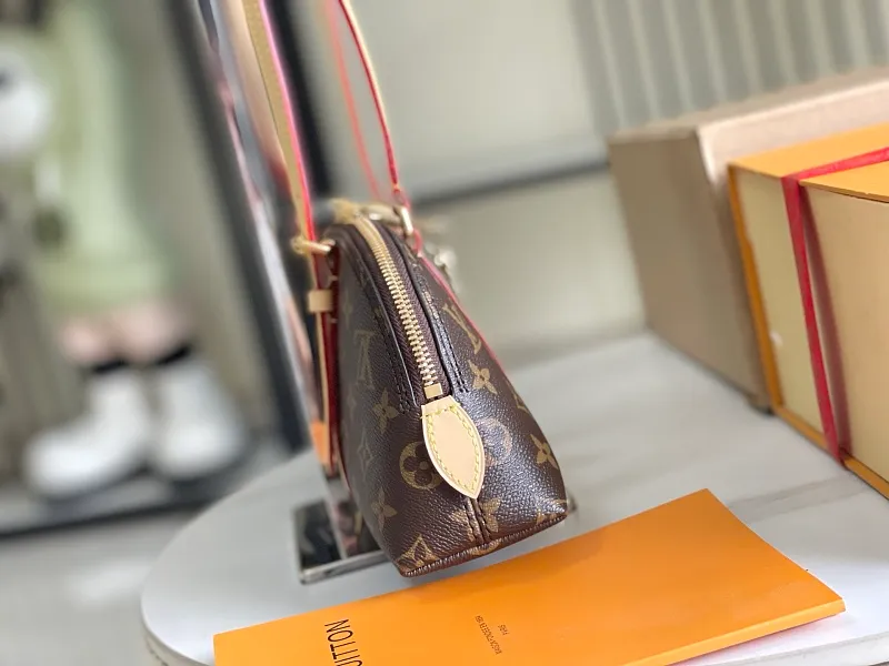 All Categories 💚 Authentic Grade Bags 💚 LV 2026 New LV Top Replica Crossbody Shoulder Bag