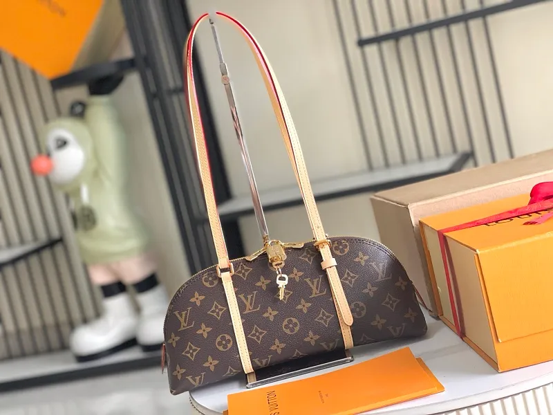 All Categories 💚 Authentic Grade Bags 💚 LV 2026 New LV Top Replica Crossbody Shoulder Bag